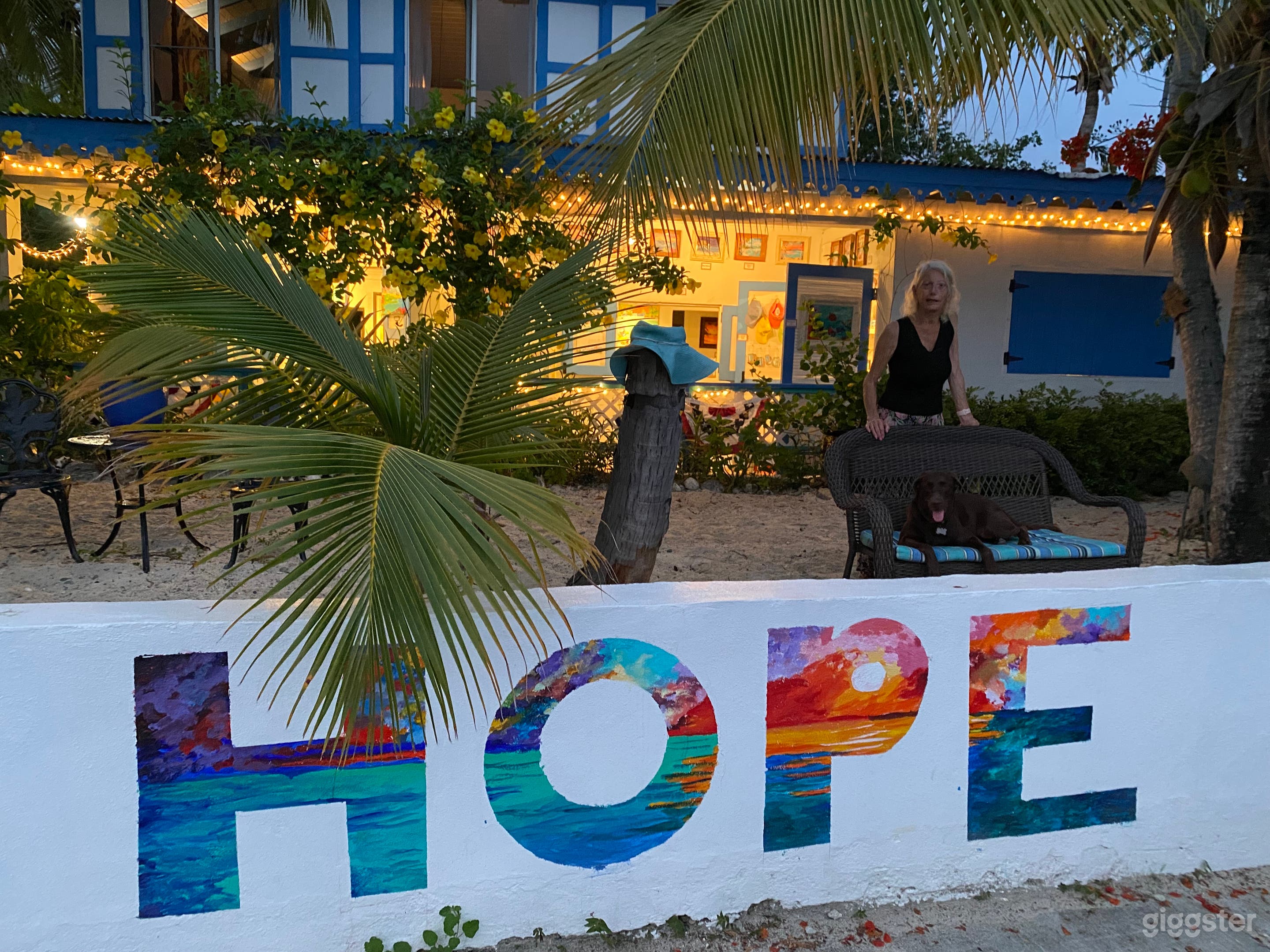 Art Gallery meets Beach Cottage Photo 4