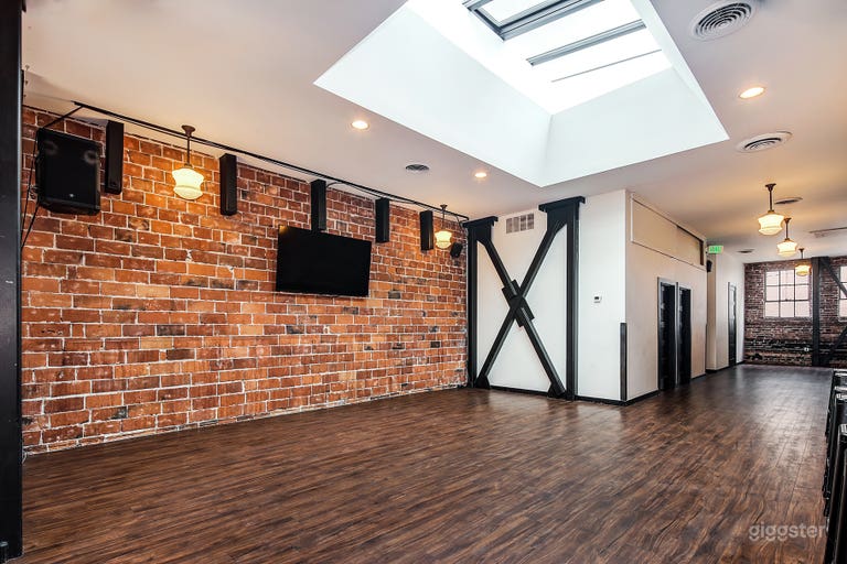  Upstairs Open Space (~25&#x27; X 20&#x27;). TV can be taken down. 