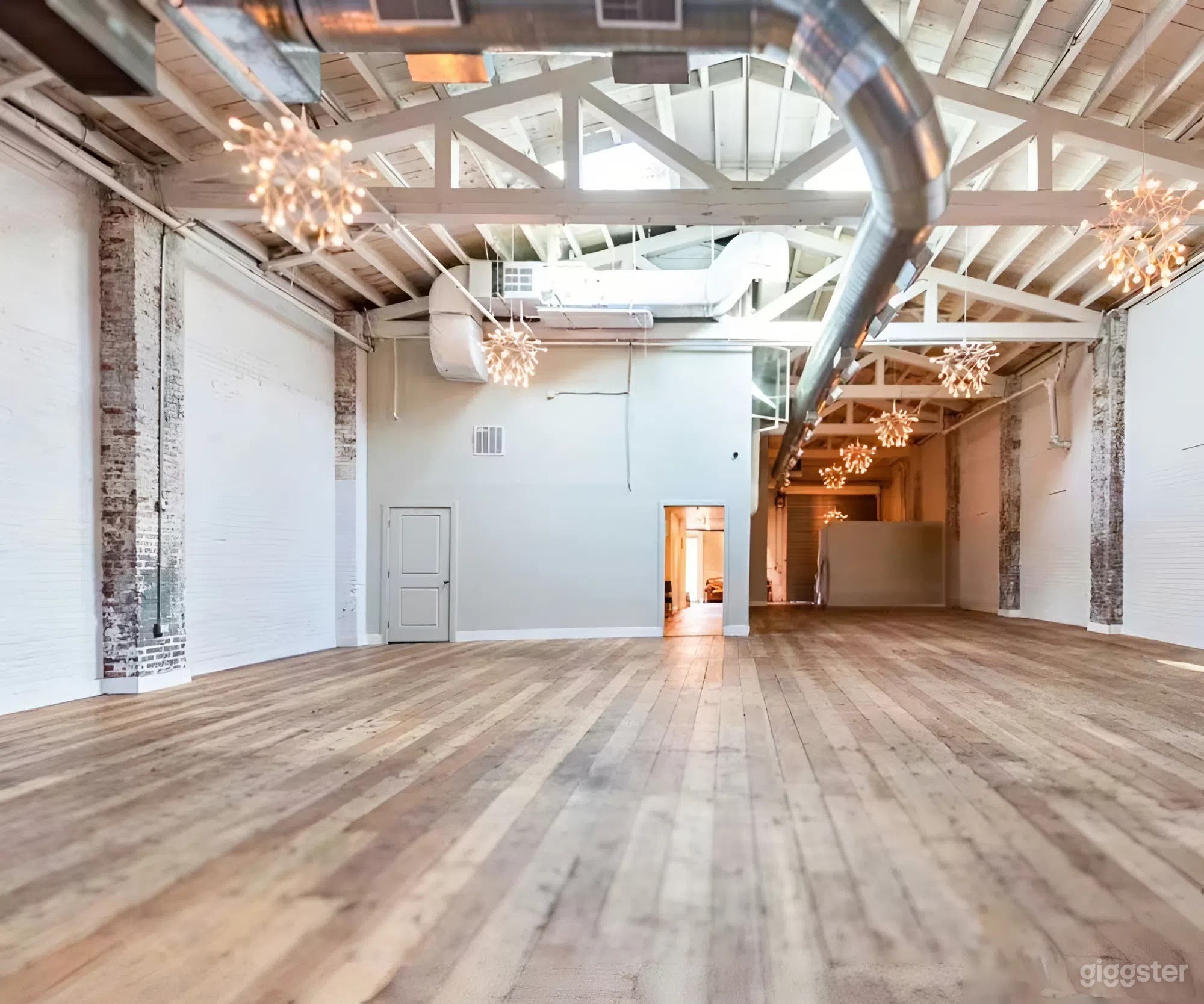 Spacious Two-Level Loft Studio with Skylights & Open Layout Photo 2