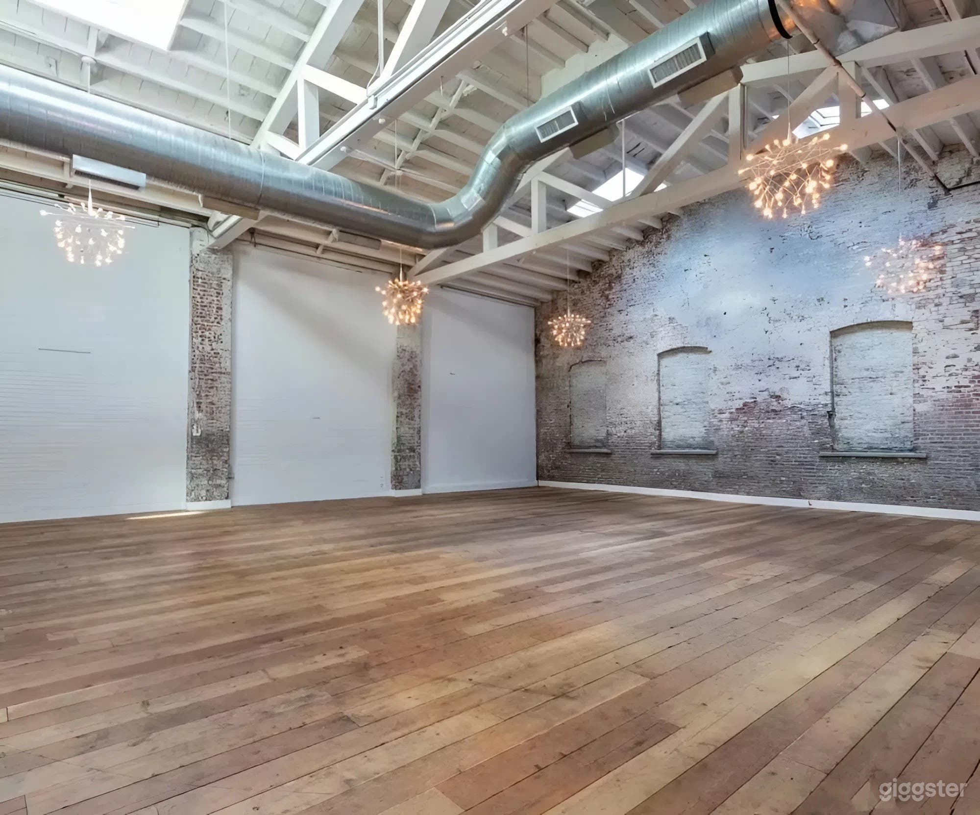 Spacious Two-Level Loft Studio with Skylights & Open Layout Photo 3
