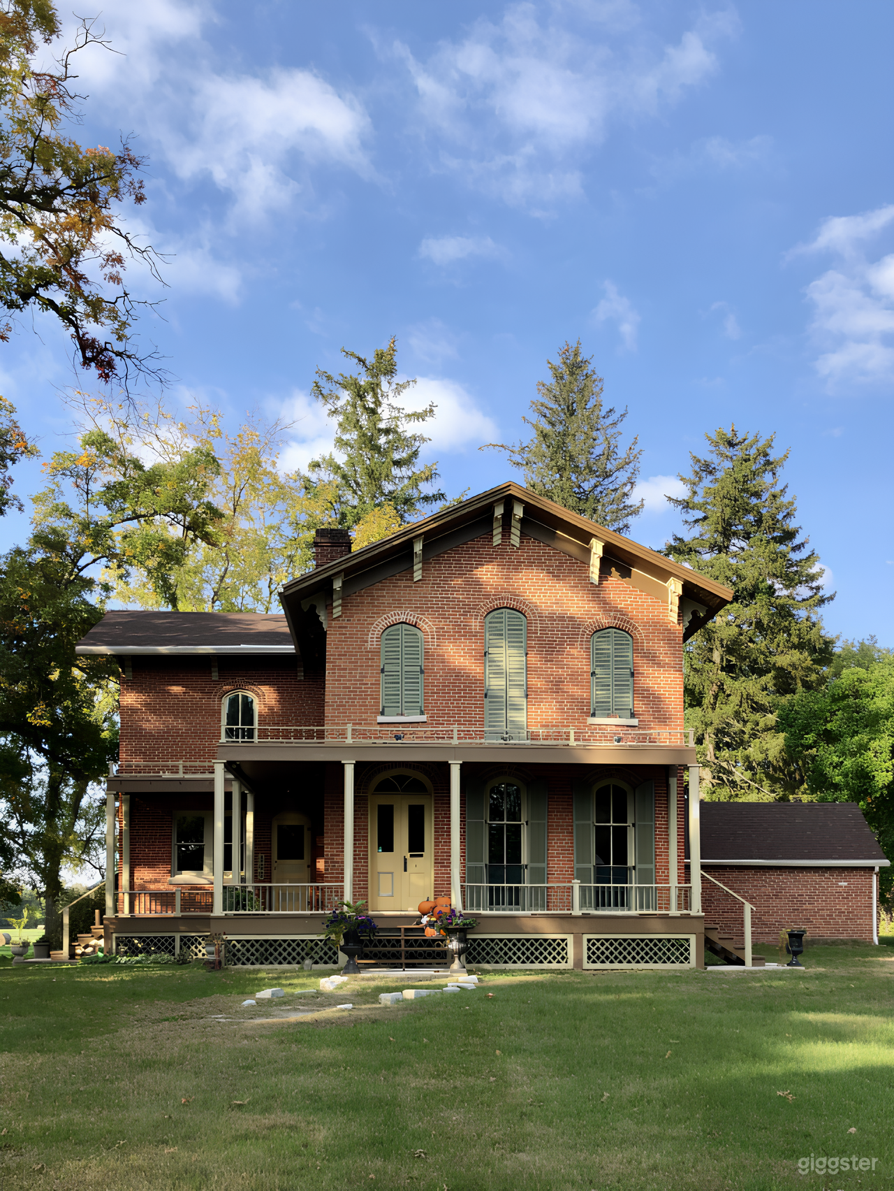 Award-Winning Historic 1868 Victorian Italianate Photo 3