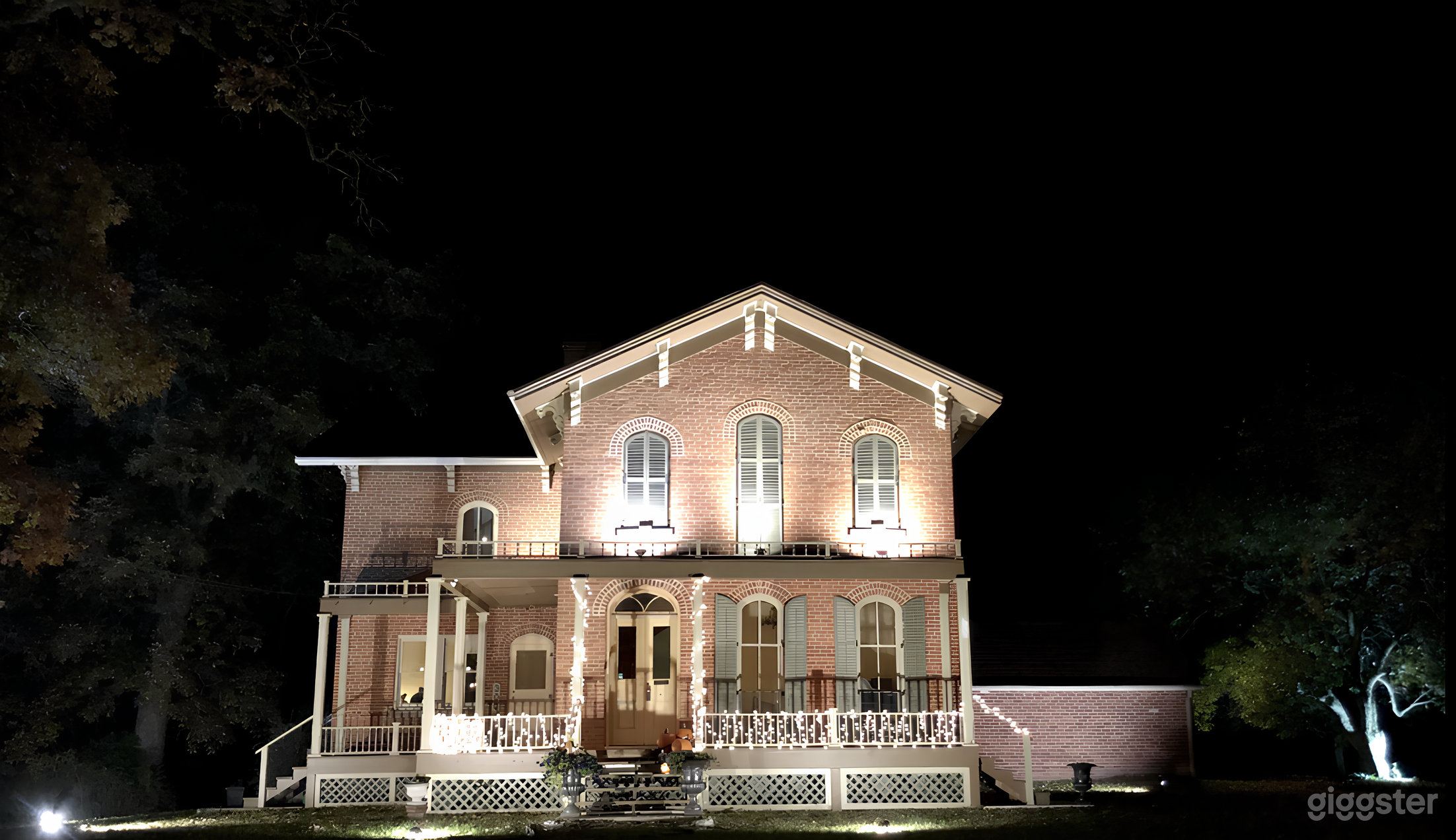 Award-Winning Historic 1868 Victorian Italianate Photo 1