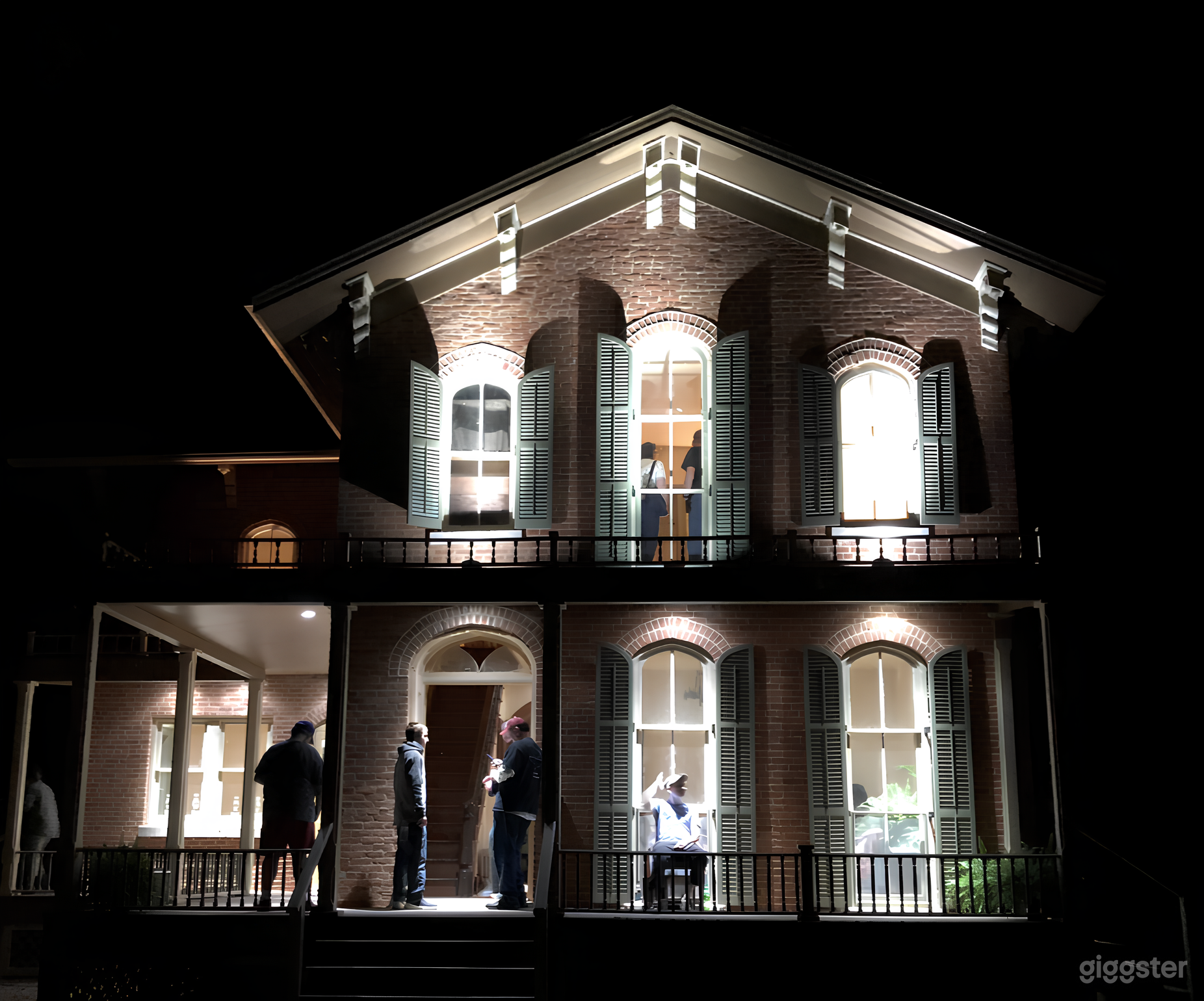 Award-Winning Historic 1868 Victorian Italianate Photo 4
