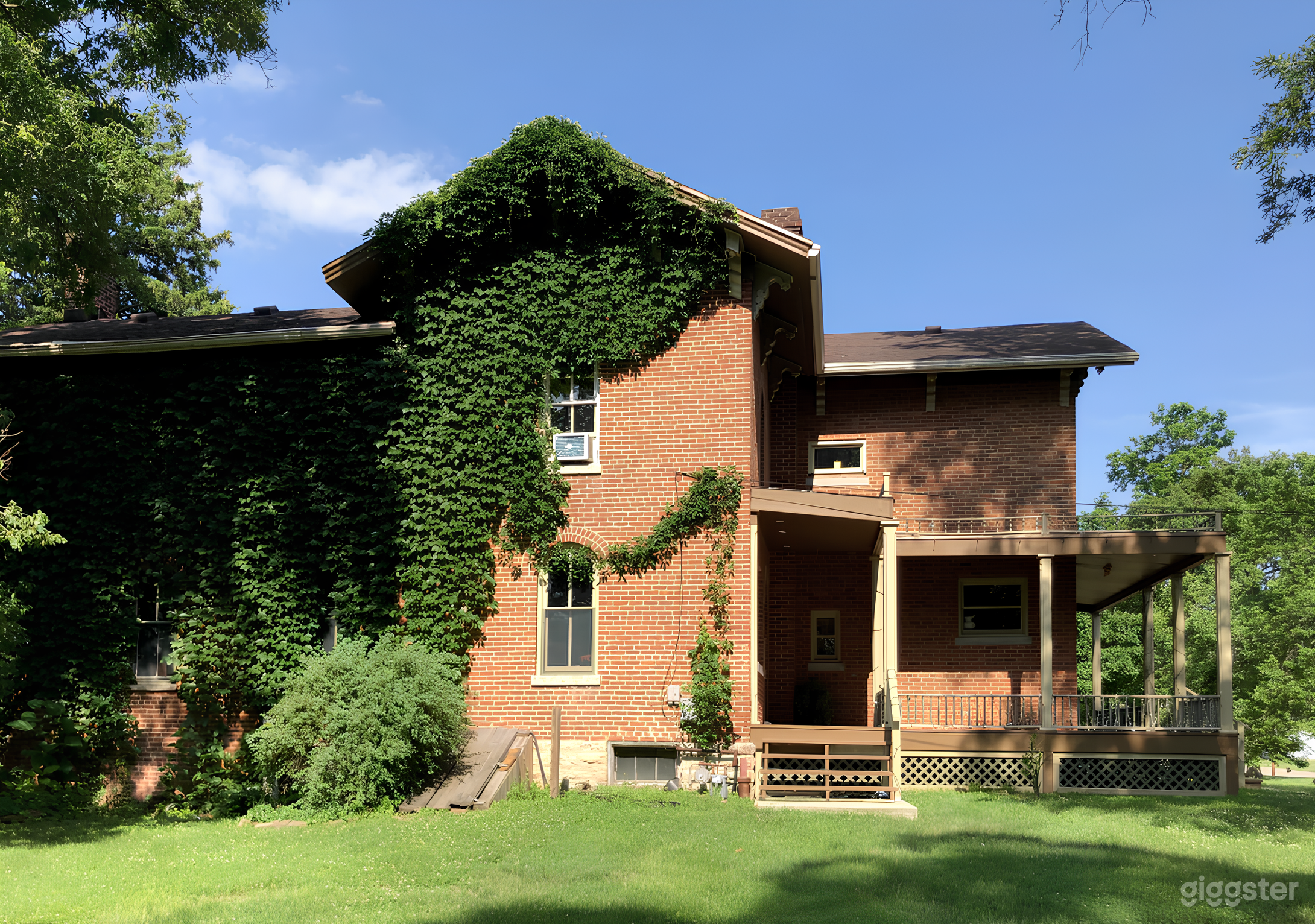 Award-Winning Historic 1868 Victorian Italianate Photo 2