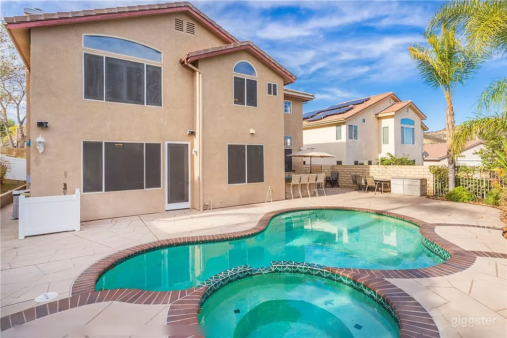 Curves of Tranquility Pool Photo 1