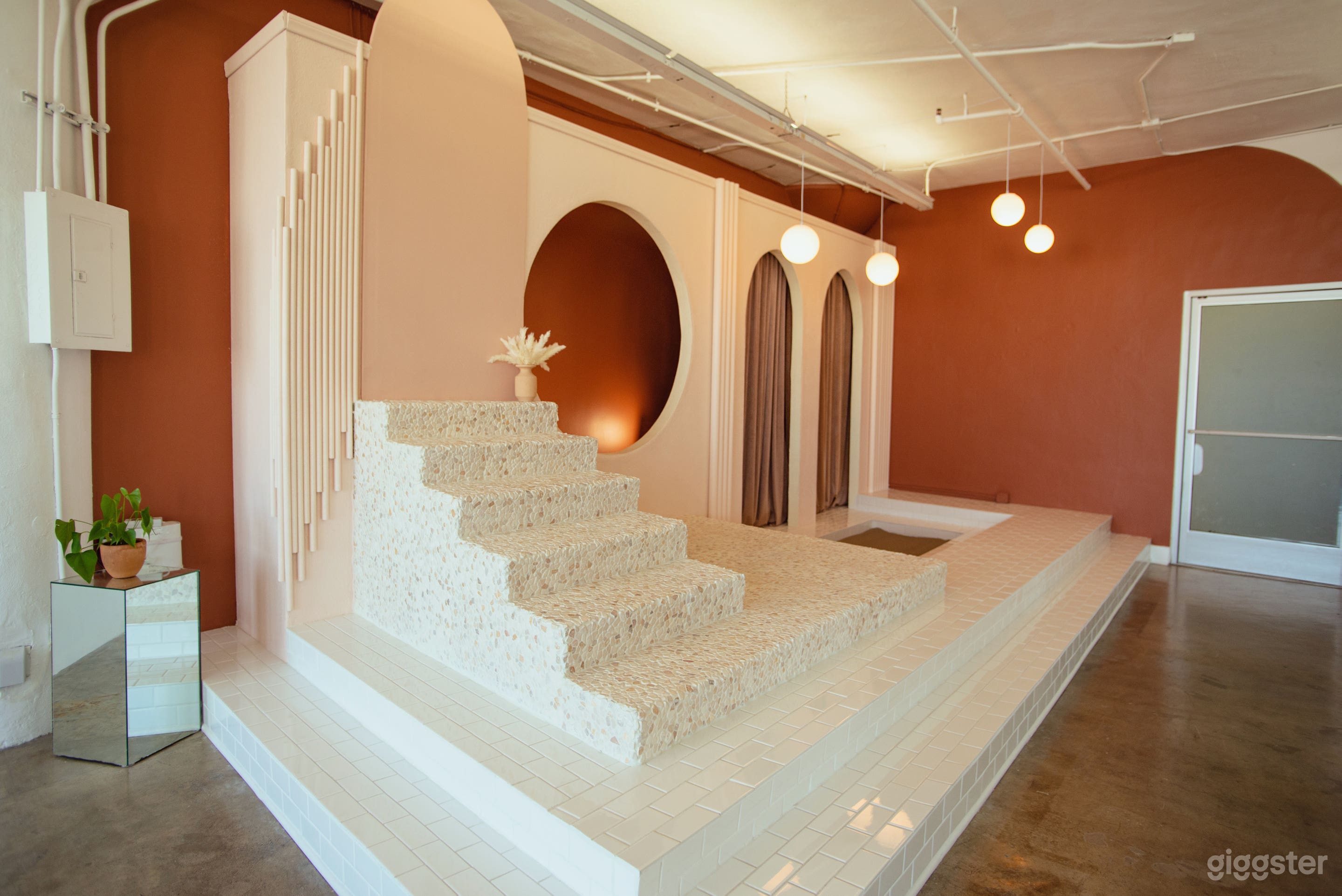 Big Multi-Set Loft/Abundant Natural Light Photo 4