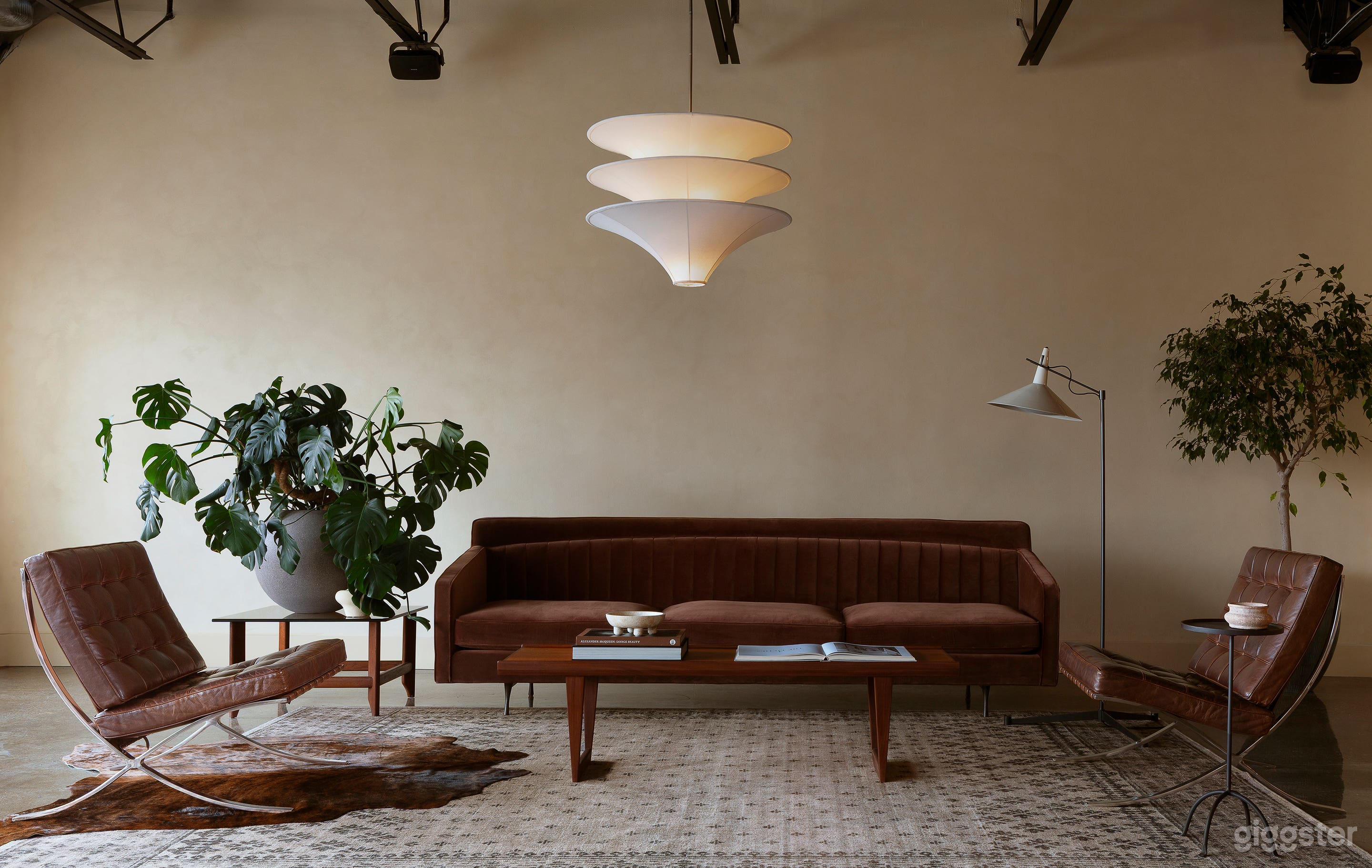 Open Concept Multi Use Studio Photo 1