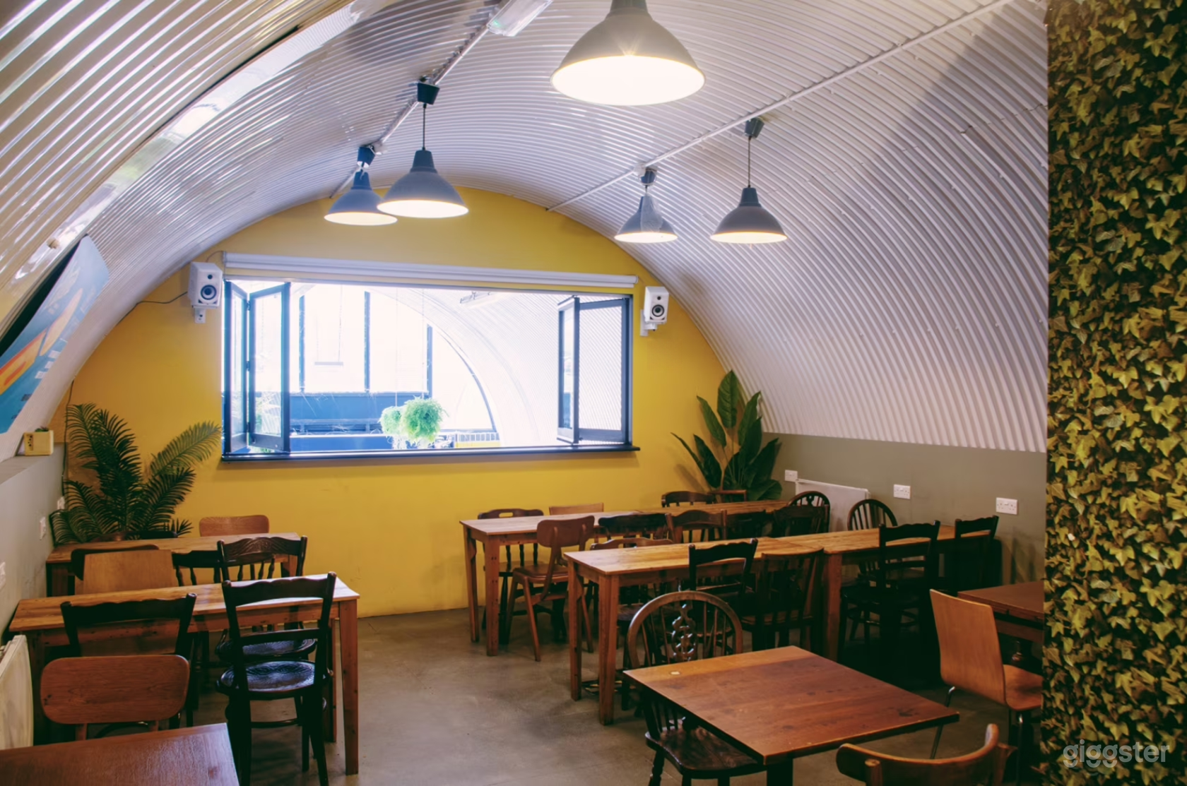 Private Room in Railway Arch with Karaoke Photo 4