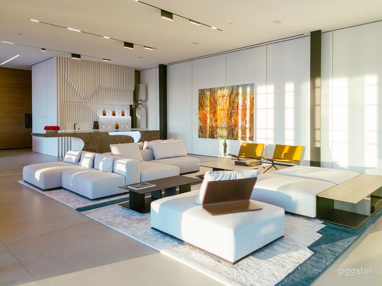  USHER VILLA ELEVATE IN STYLE: CHIC BEL AIR 