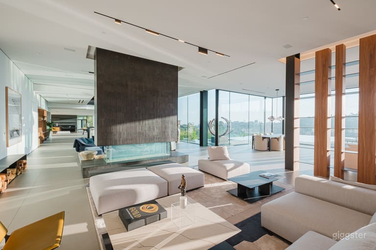  USHER VILLA ELEVATE IN STYLE: CHIC BEL AIR 