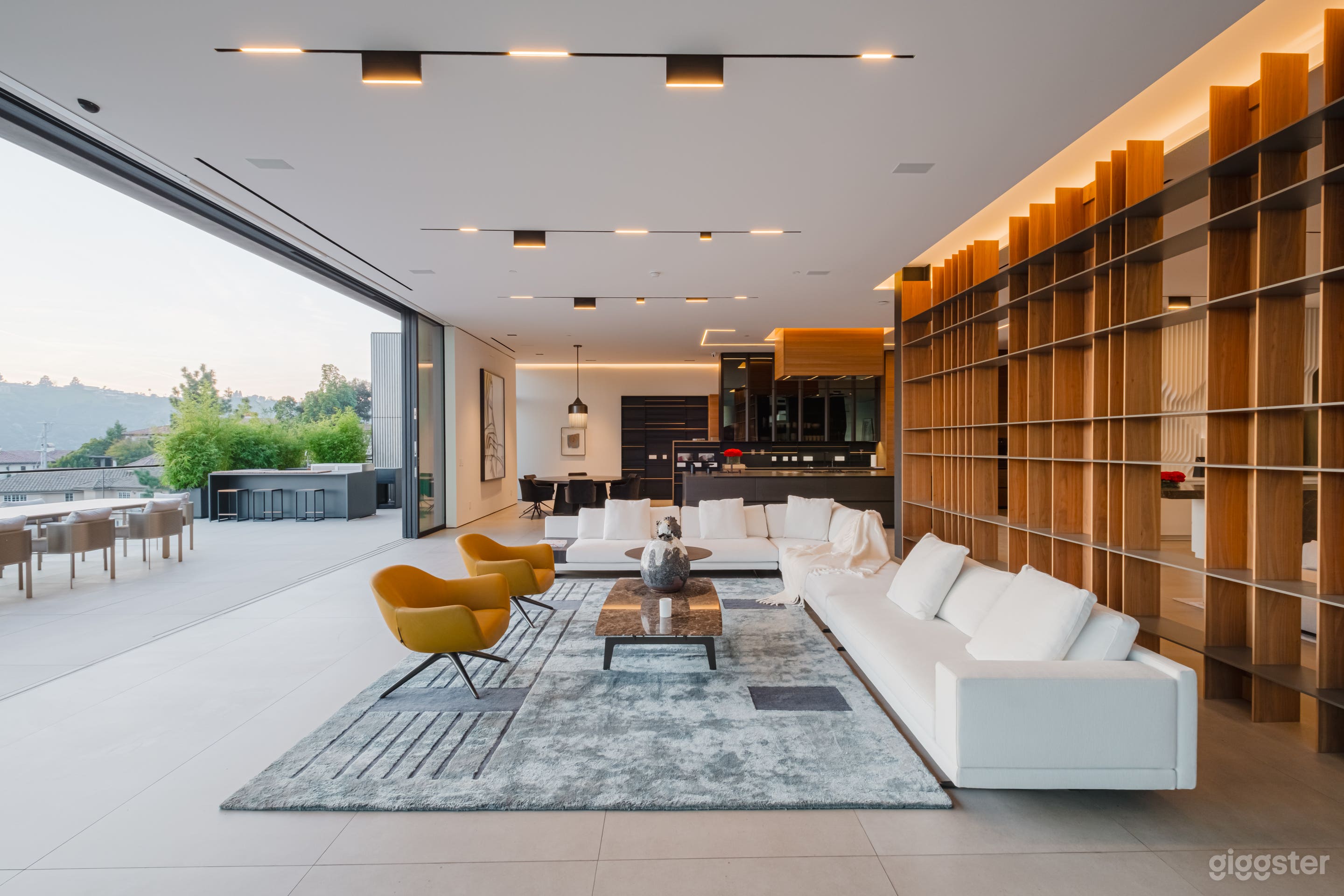 USHER VILLA ELEVATE IN STYLE: CHIC BEL AIR Photo 4