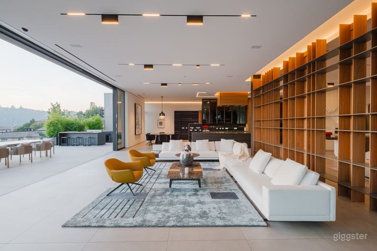  USHER VILLA ELEVATE IN STYLE: CHIC BEL AIR 