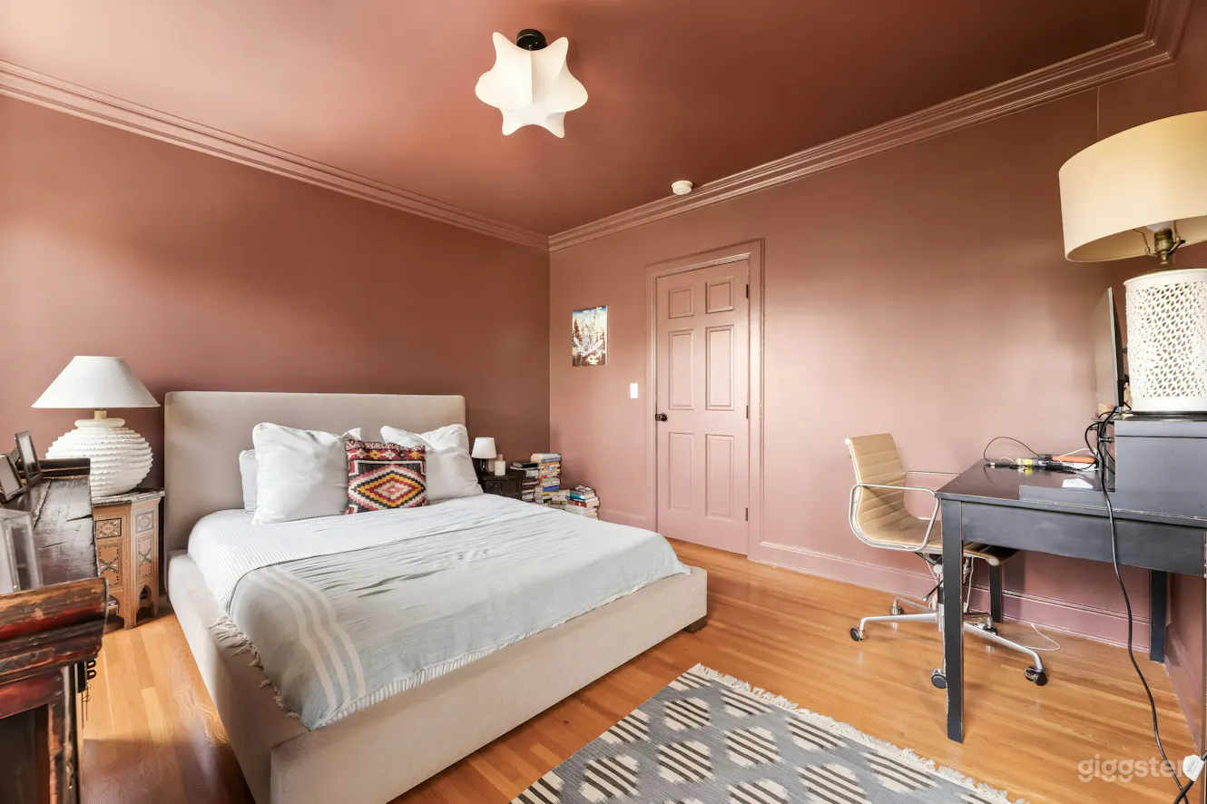 Light-filled craftsman with pool  Photo 4