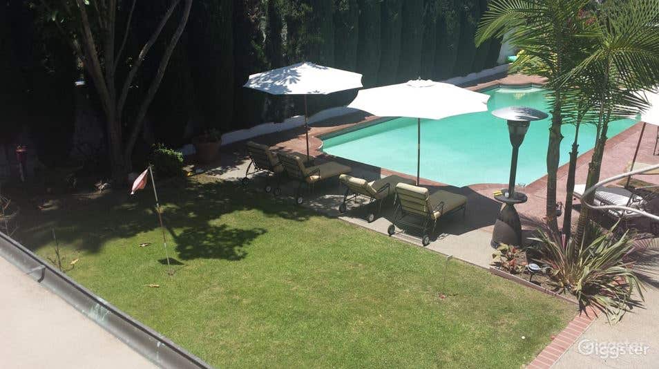 Perfect Party Pool with Cabana and Bar Area Photo 3