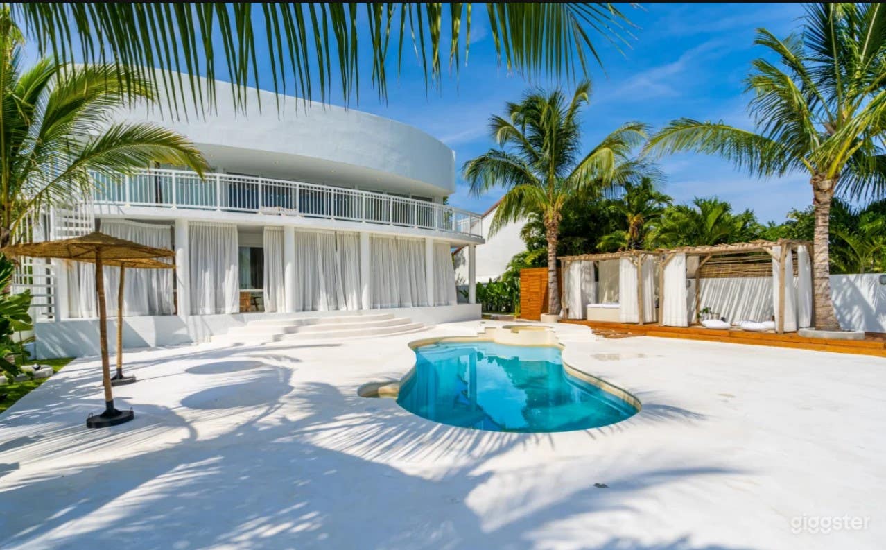 Bali / Tulum Style. Miami Biscayne Bay Waterfront Photo 4