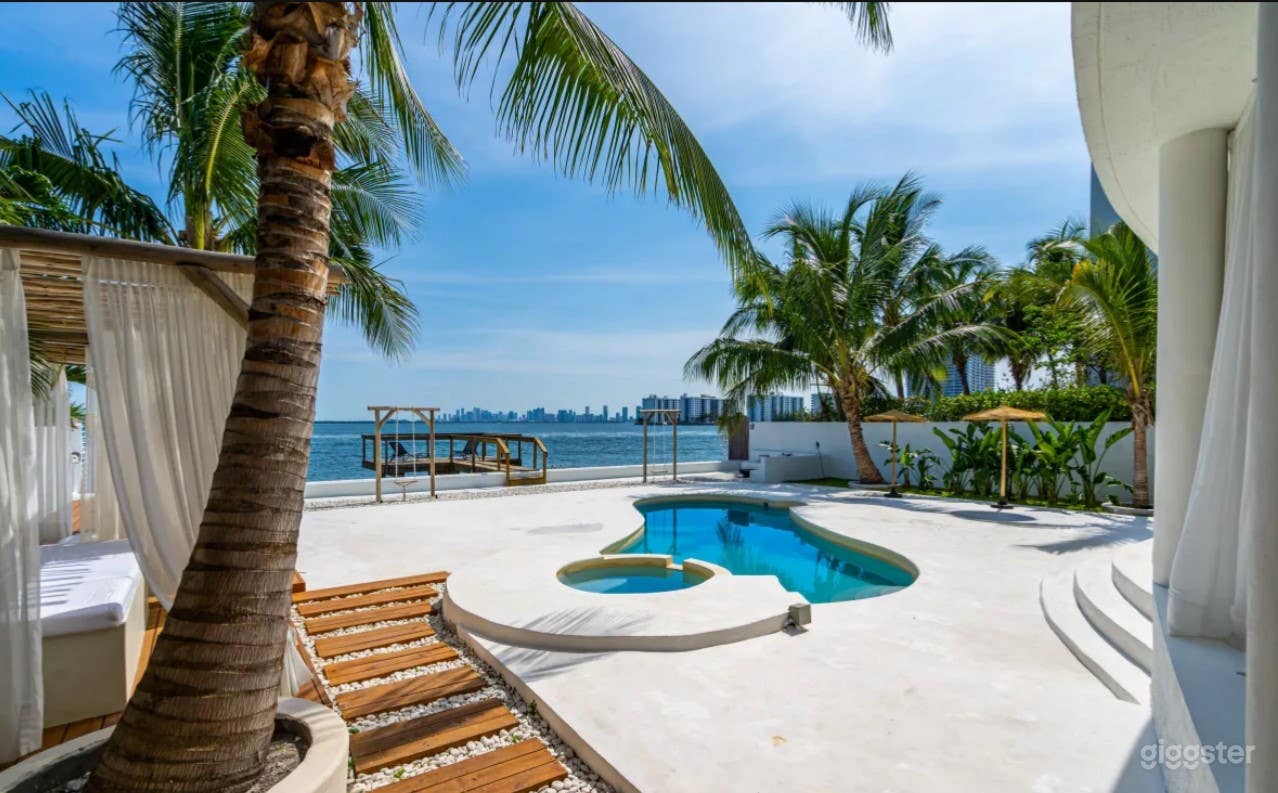 Bali / Tulum Style. Miami Biscayne Bay Waterfront Photo 1