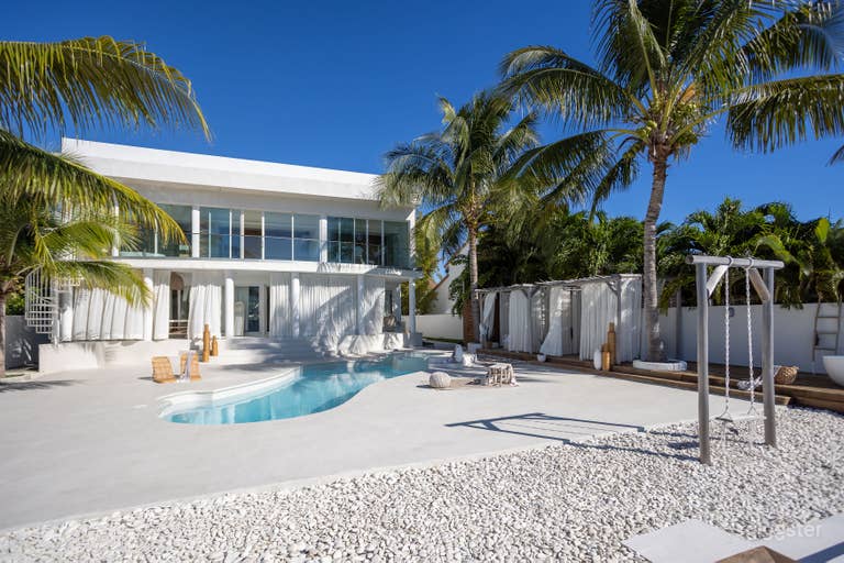  Bali / Tulum Style. Miami Biscayne Bay Waterfront 