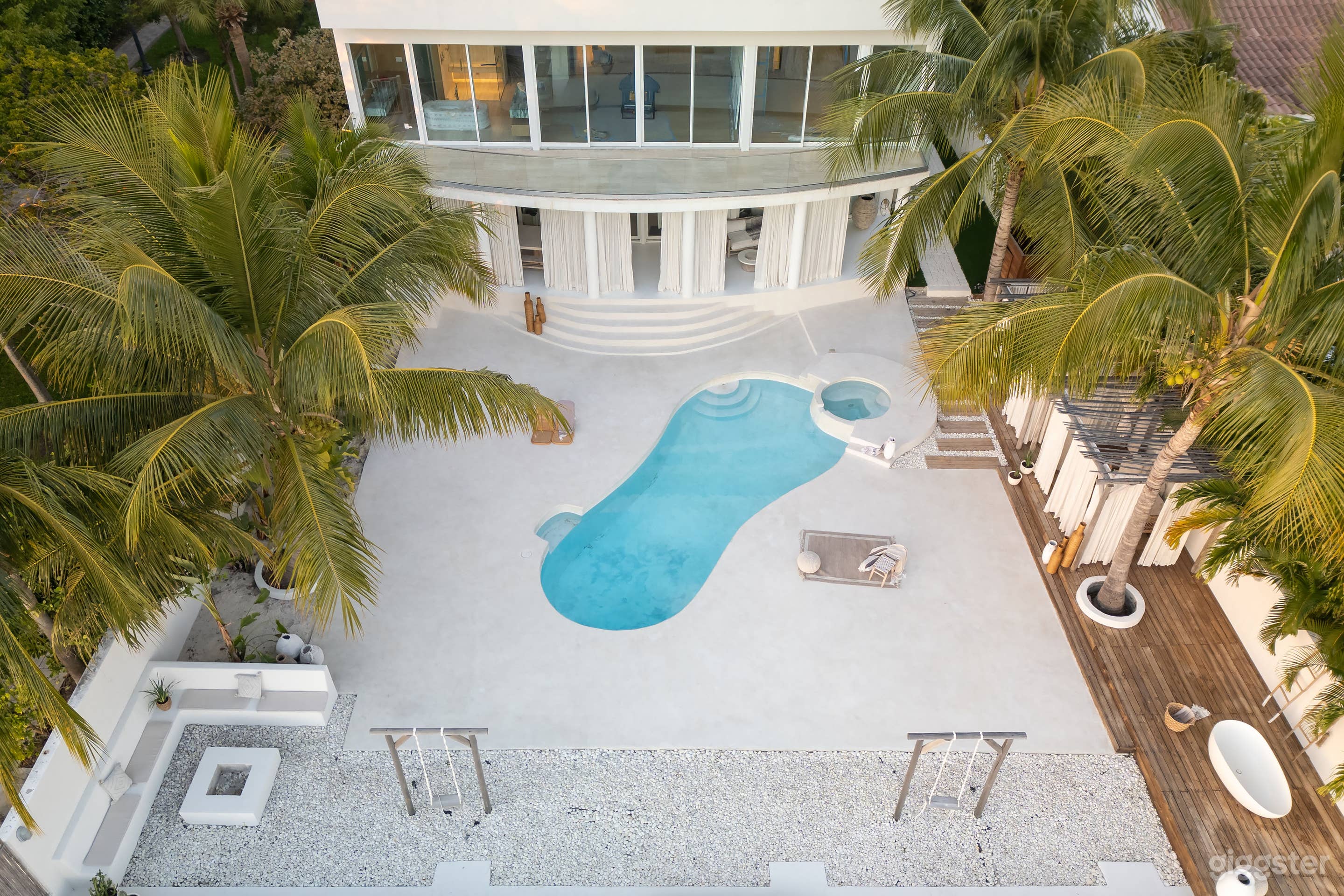 Bali / Tulum Style. Miami Biscayne Bay Waterfront Photo 4