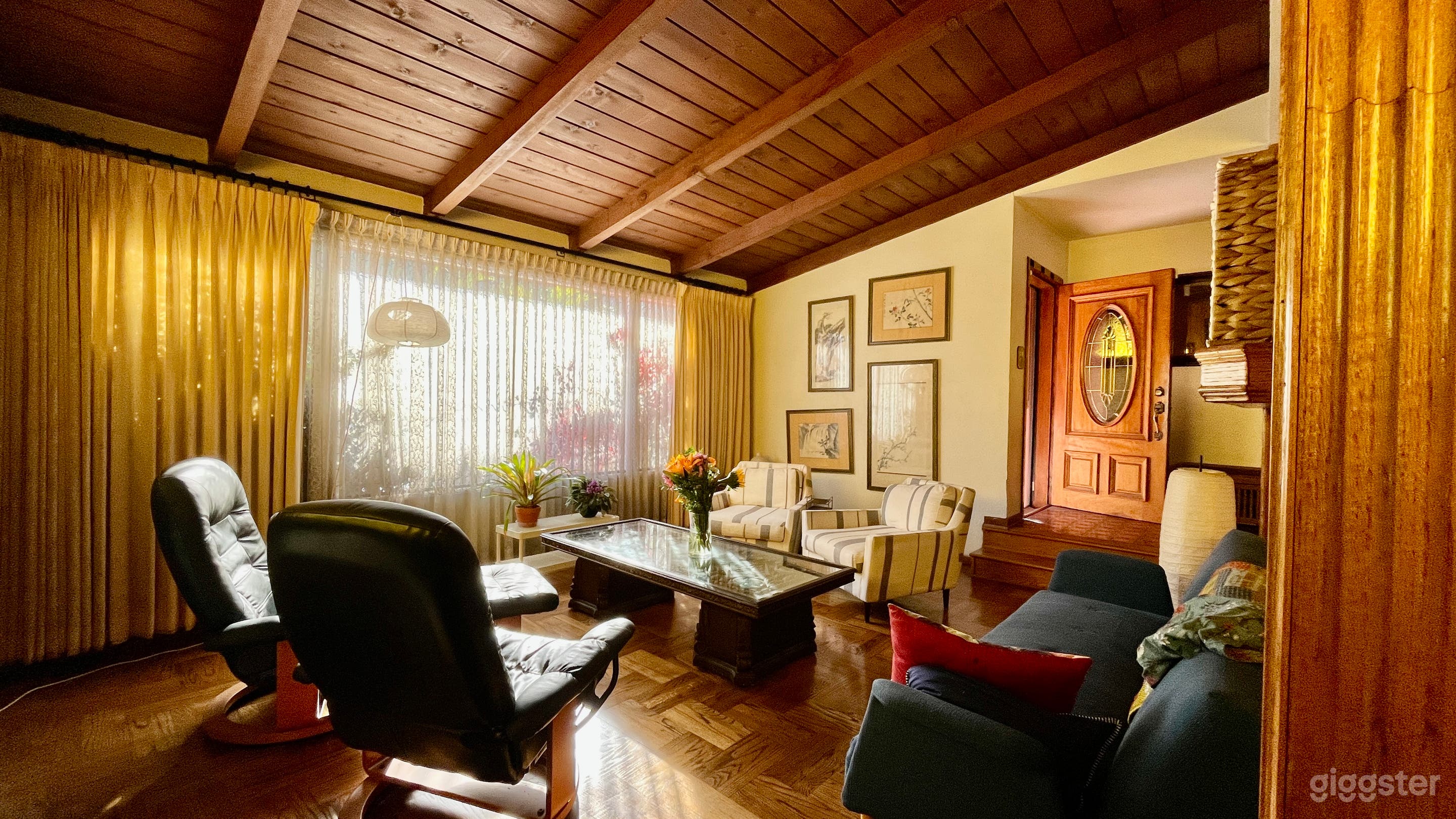 Mid-century House with LOTS of character Photo 2