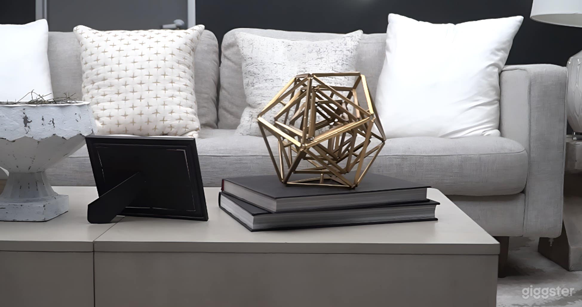 Elegant Lobby Photo 4