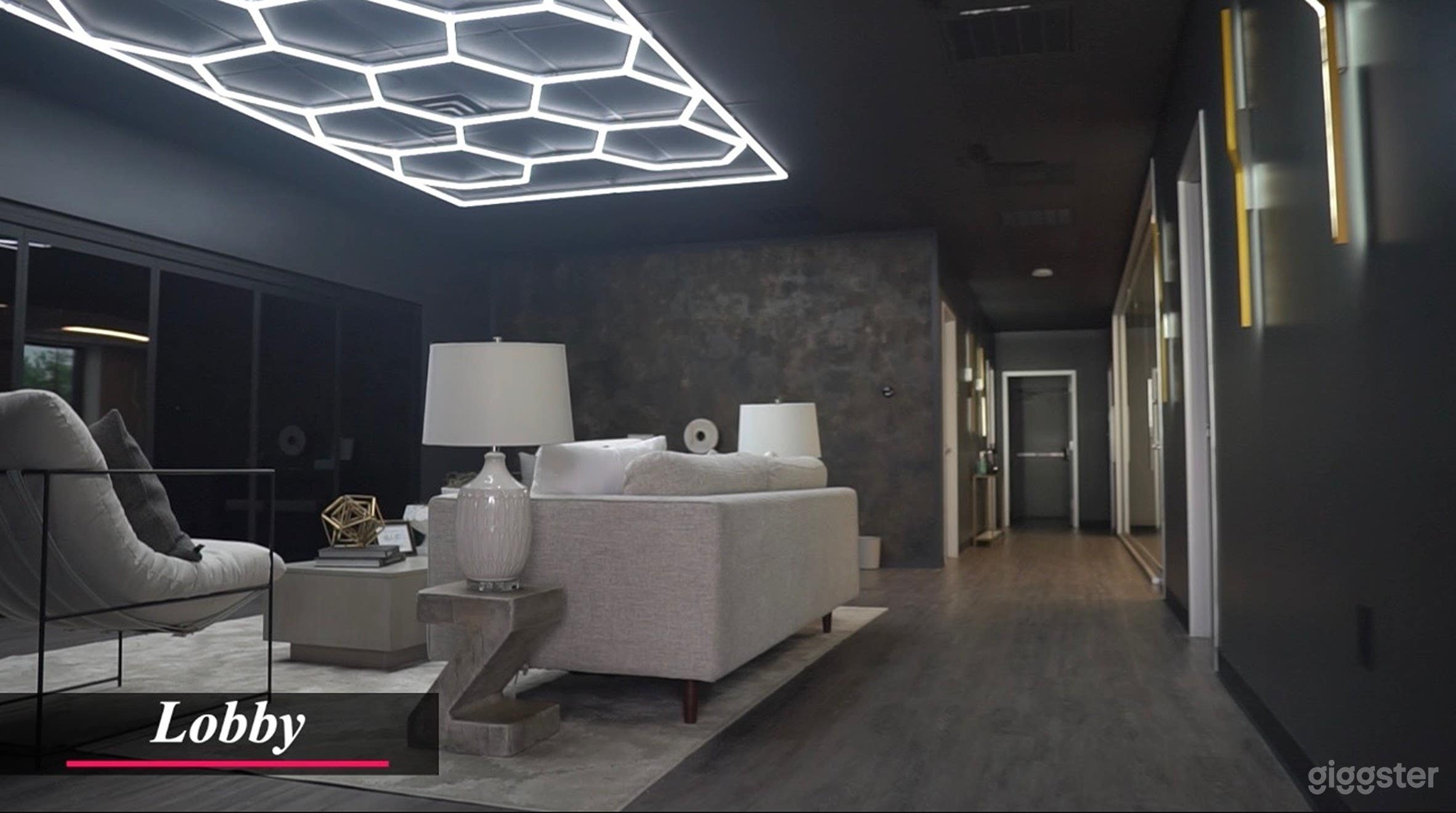 Elegant Lobby Photo 1