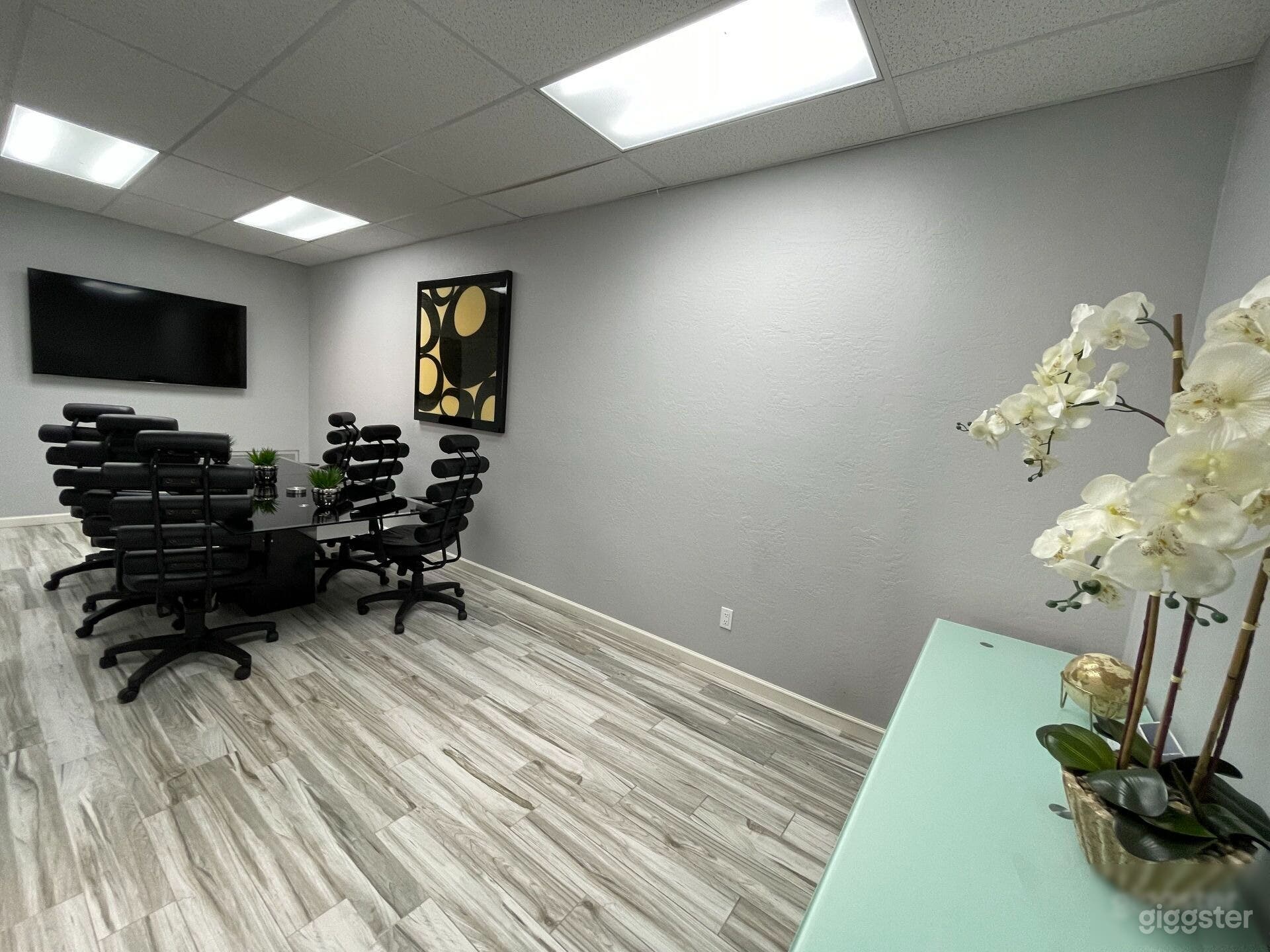 Sleek and Modern Conference Room Photo 4