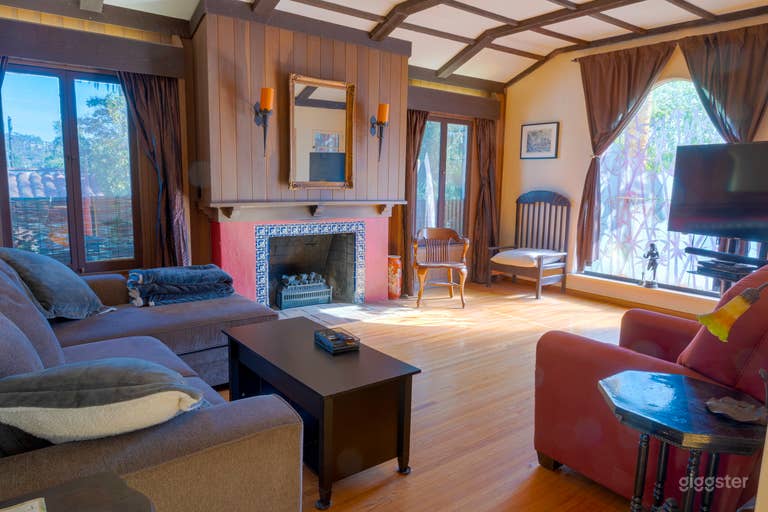  CHARMING 1932 SPANISH HOME: VIBRANT & COZY  