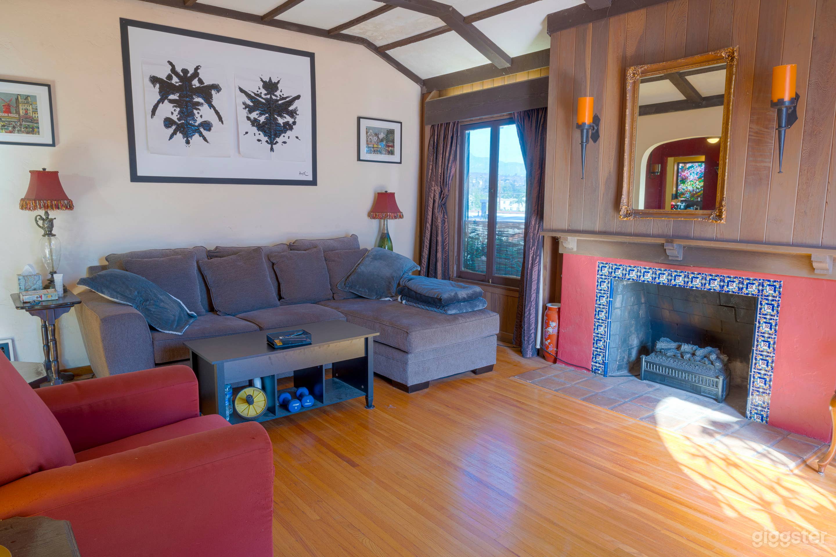 CHARMING 1932 SPANISH HOME: VIBRANT &amp; COZY  Photo 4