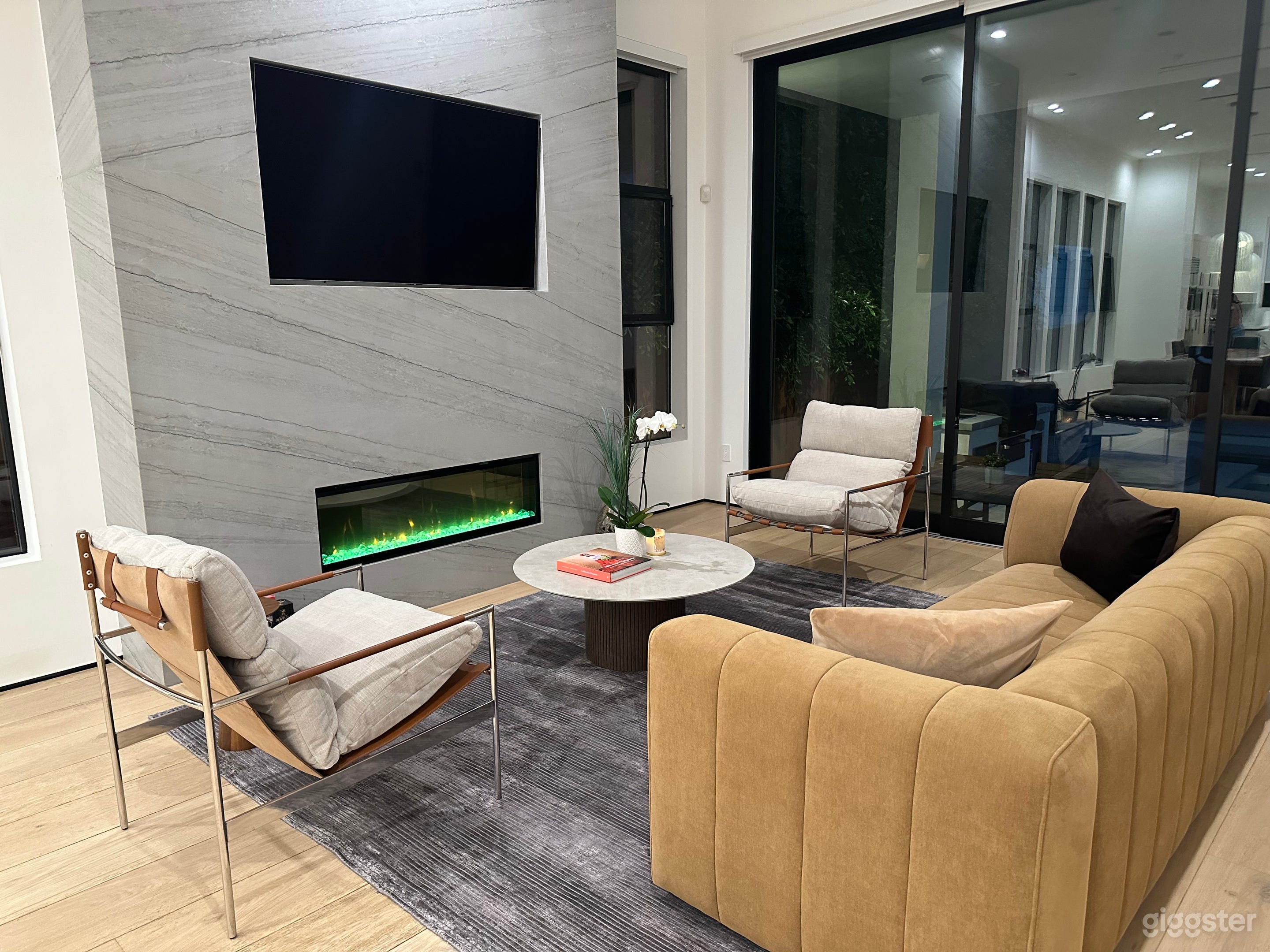 Luxury Contemporary Villa – Pool, Spa & Fire Pit Photo 4
