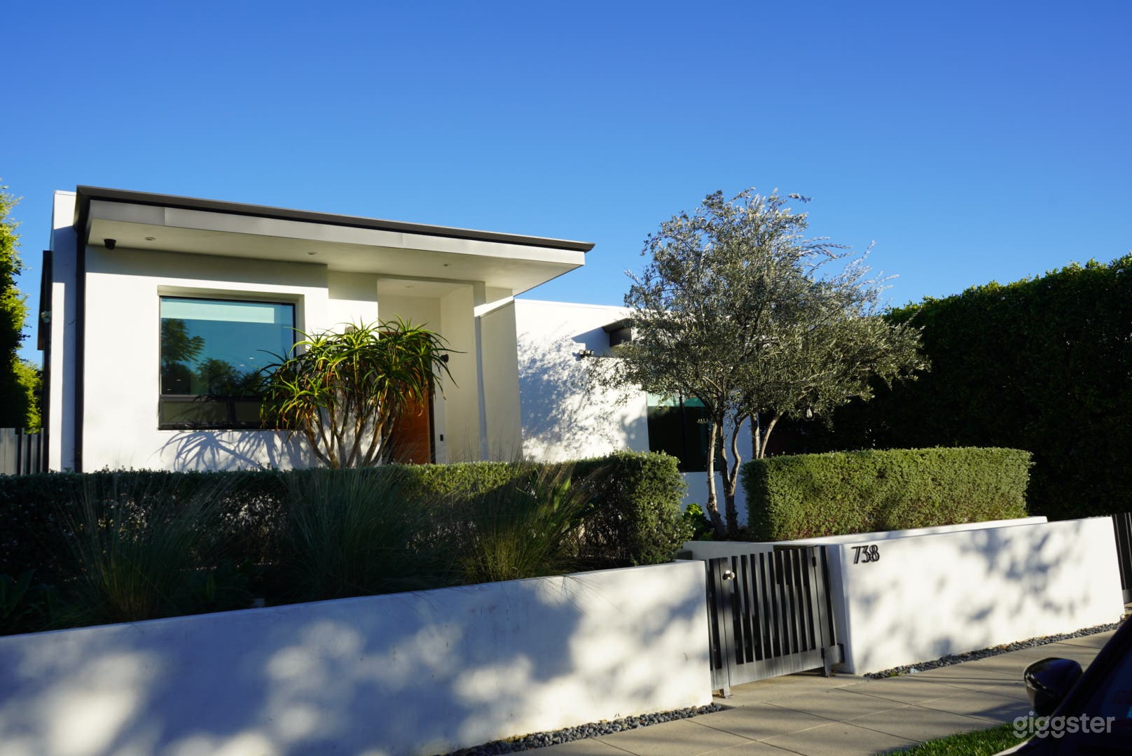 Luxury Contemporary Villa – Pool, Spa & Fire Pit Photo 2
