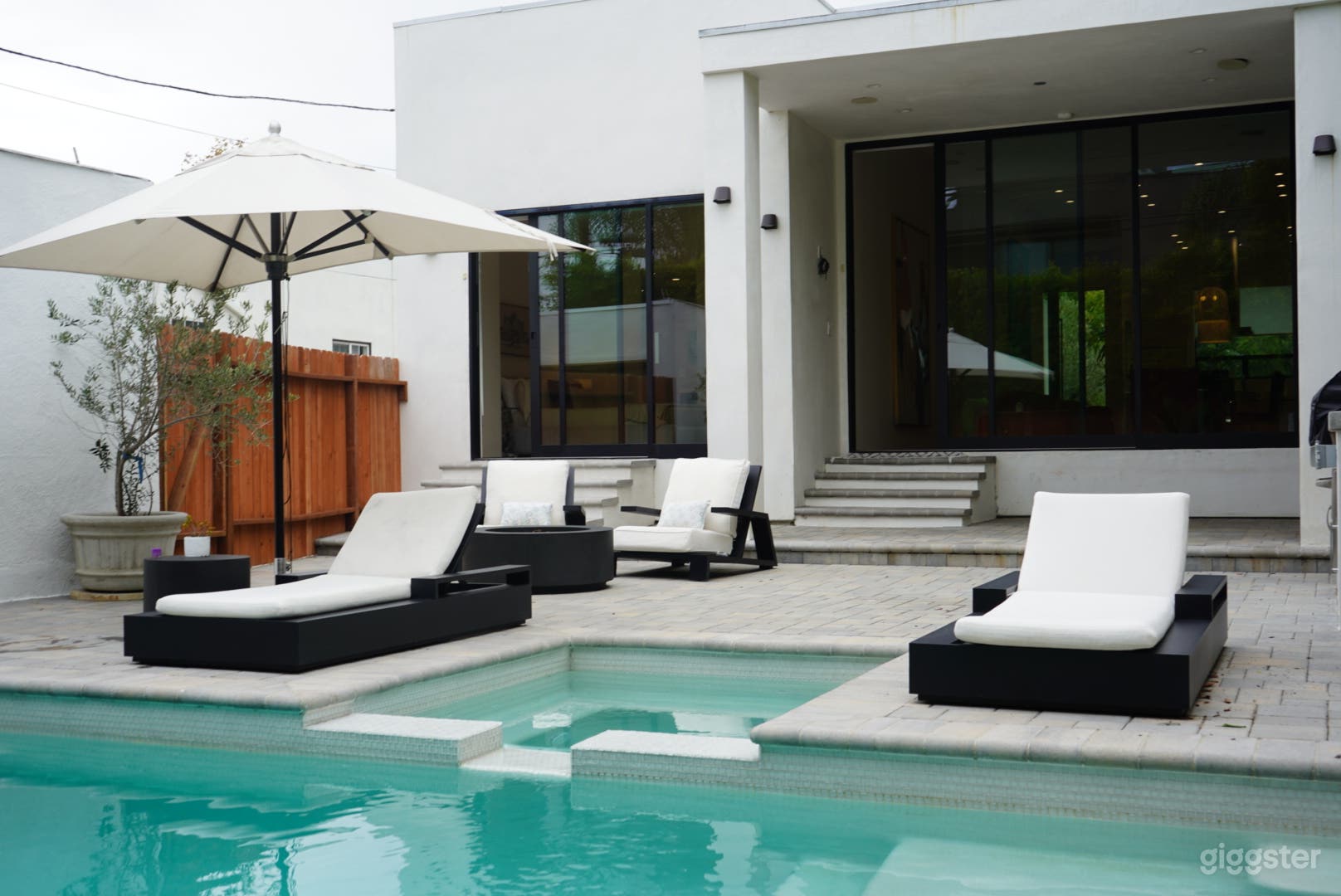 Luxury Contemporary Villa – Pool, Spa & Fire Pit Photo 1