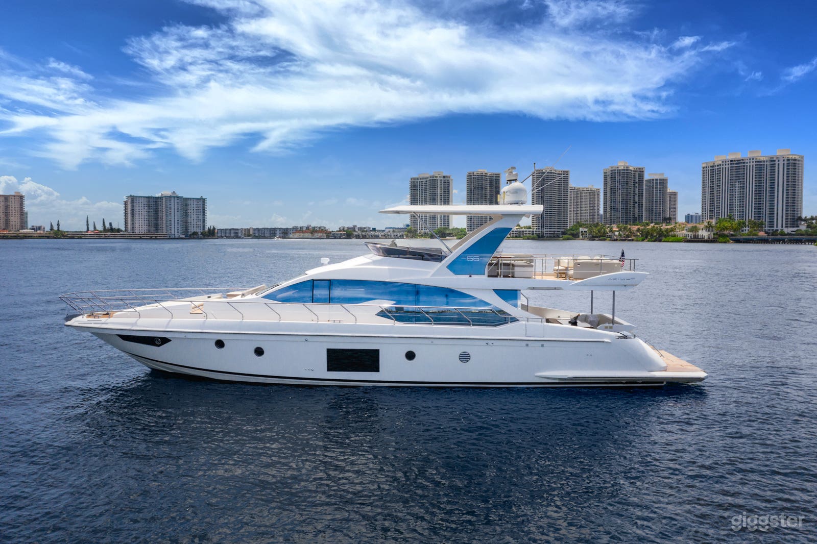68' Azimut with Spacious Exterior  Photo 1