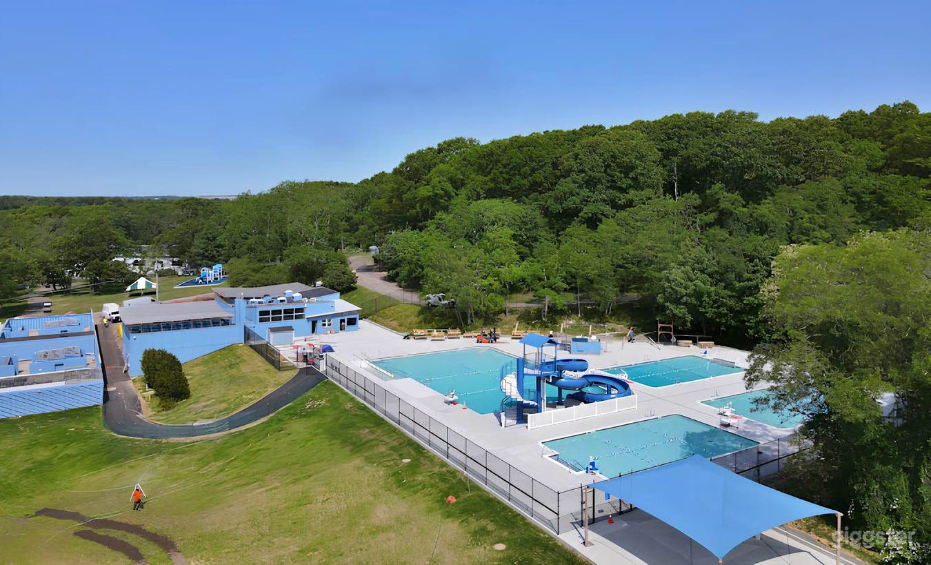 Two aquatics complexes (seasonally available, with slides)