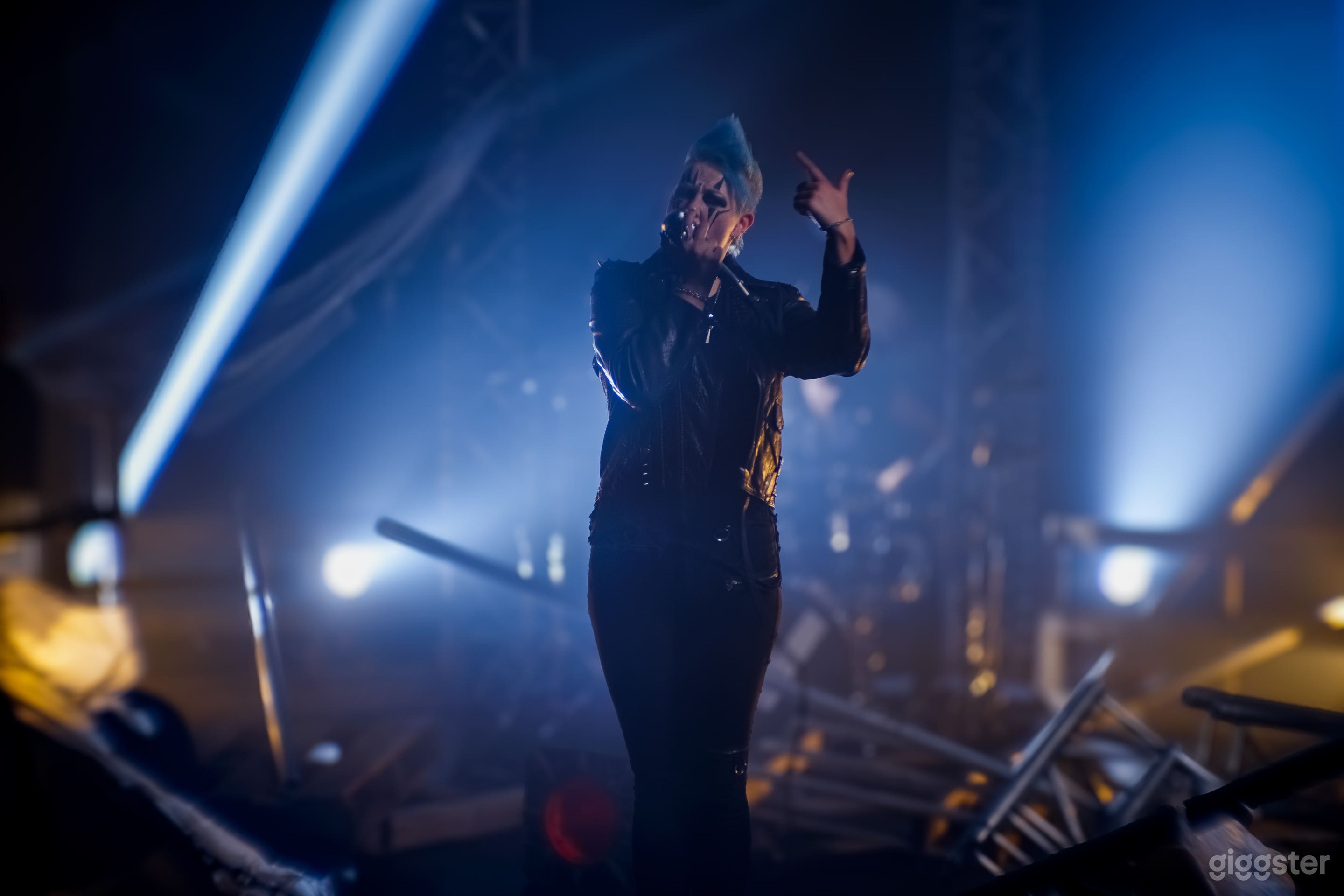 Black Box Soundstage with Pro Stage Lighting! Photo 4