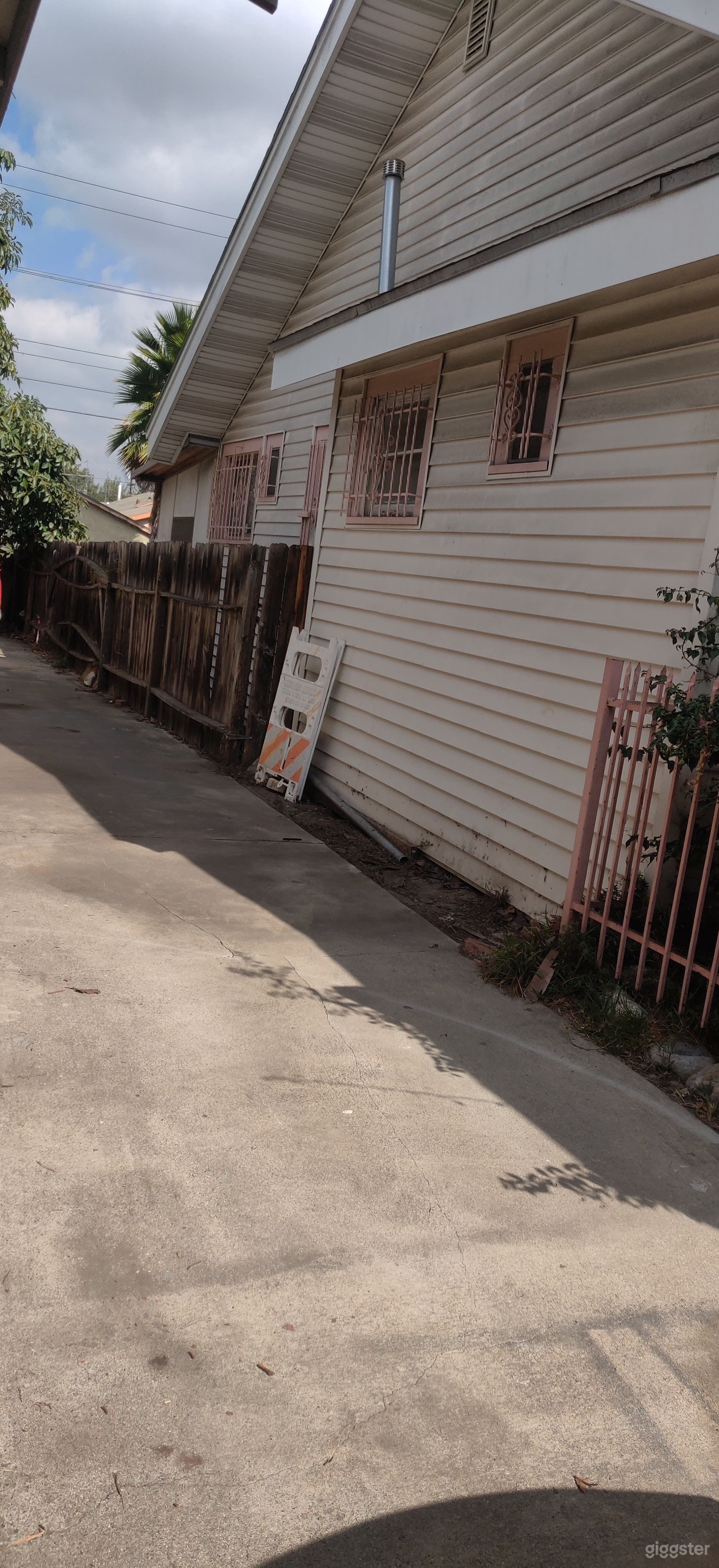 Urban Los Angeles Hide Out Photo 3