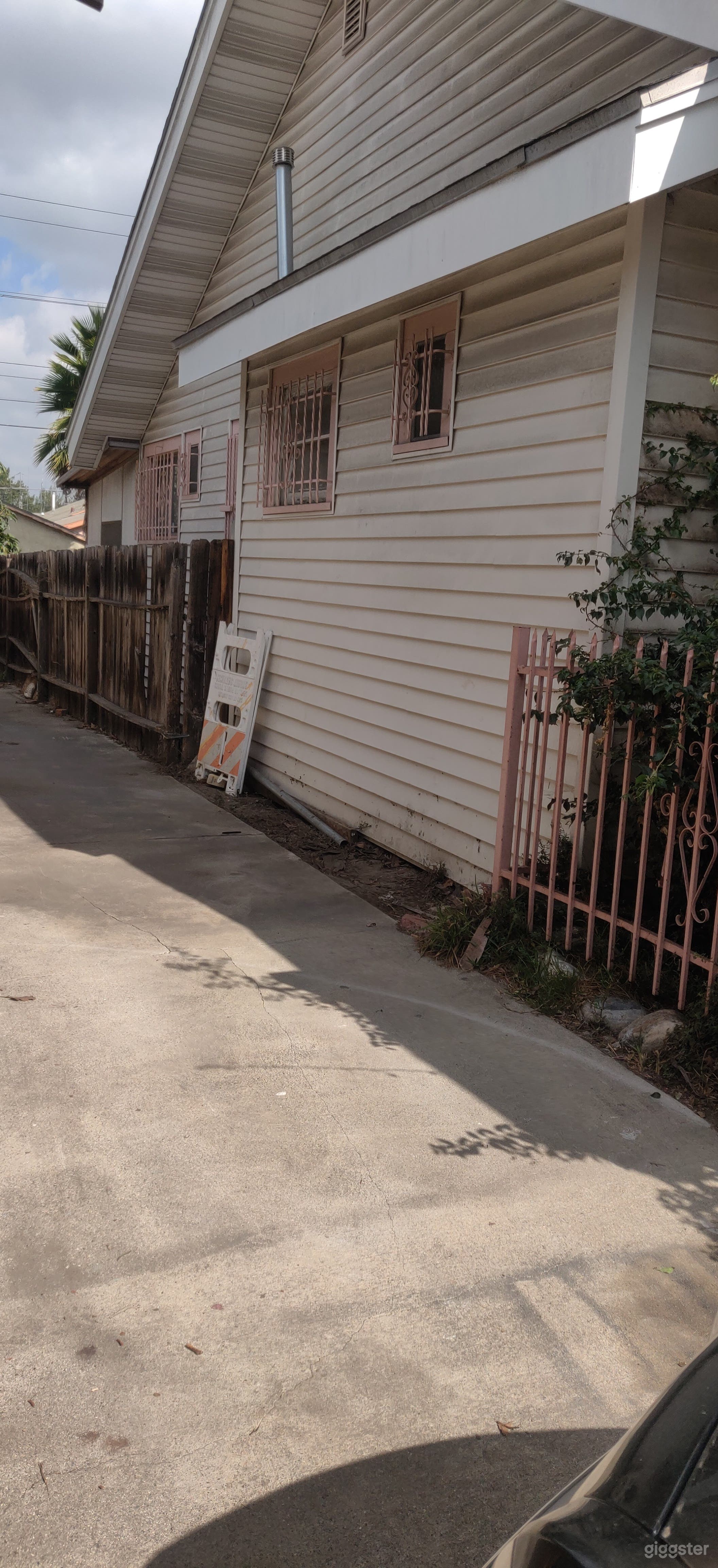 Urban Los Angeles Hide Out Photo 2