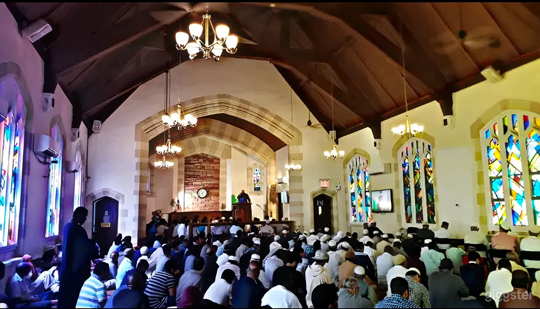 Vibrant Masjid Photo 1