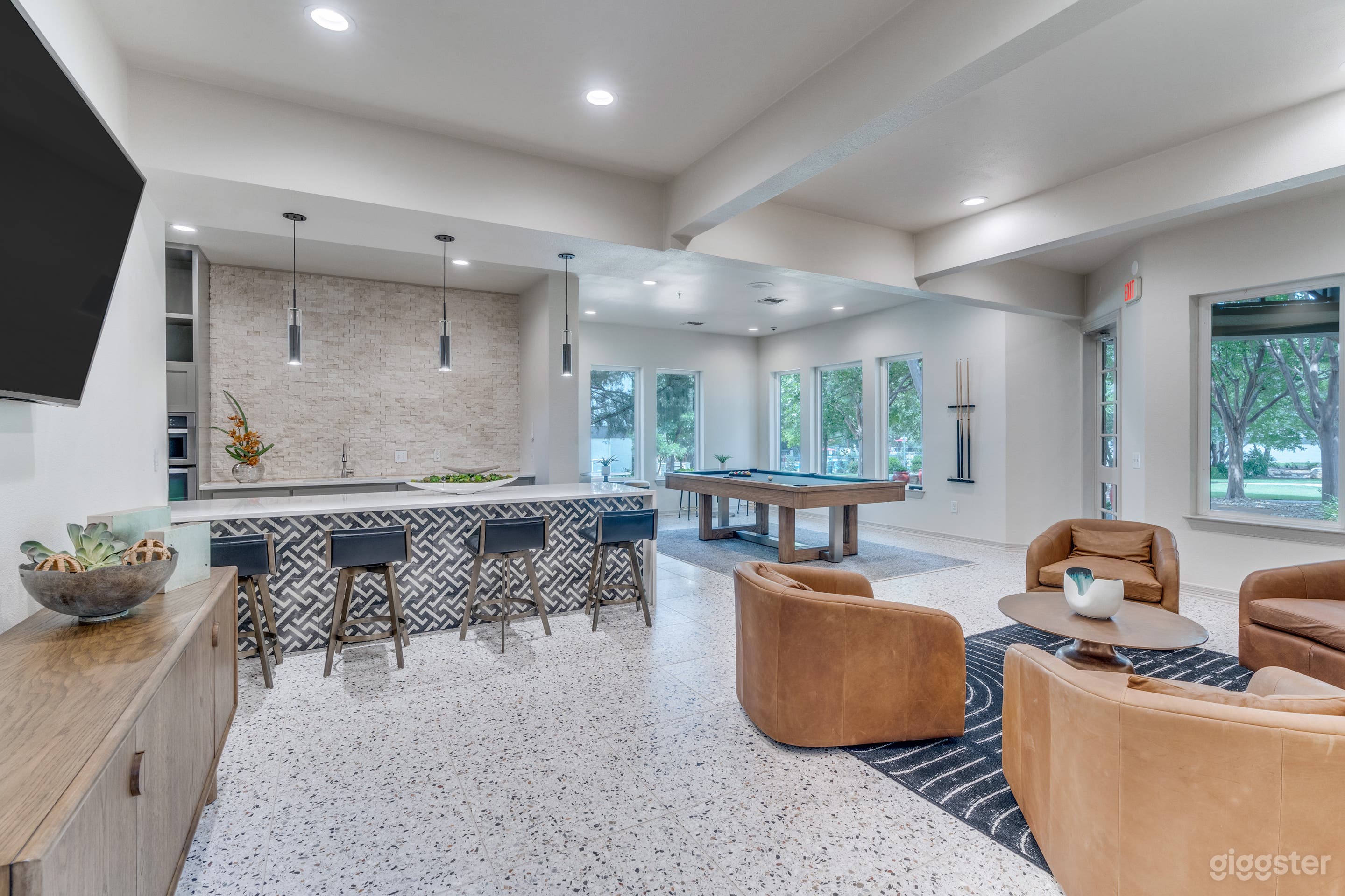 Ranch-Style Lounge in Cedar Park Photo 3