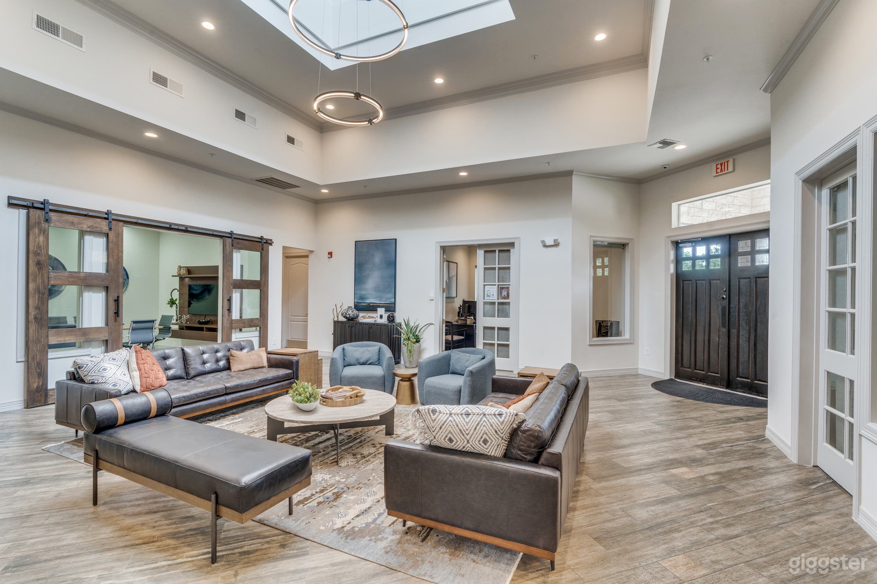 Ranch-Style Lounge in Cedar Park Photo 1