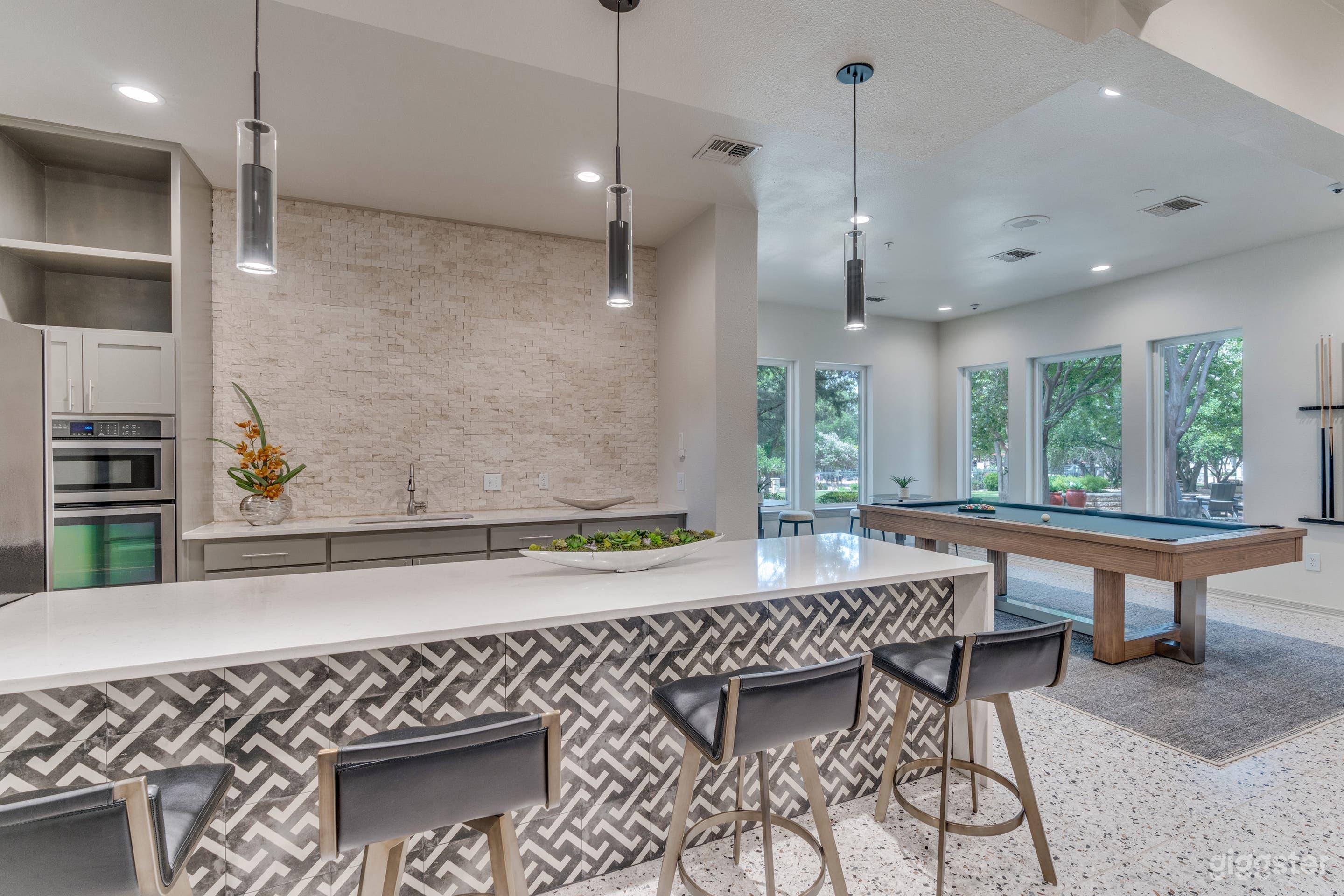 Ranch-Style Lounge in Cedar Park Photo 2