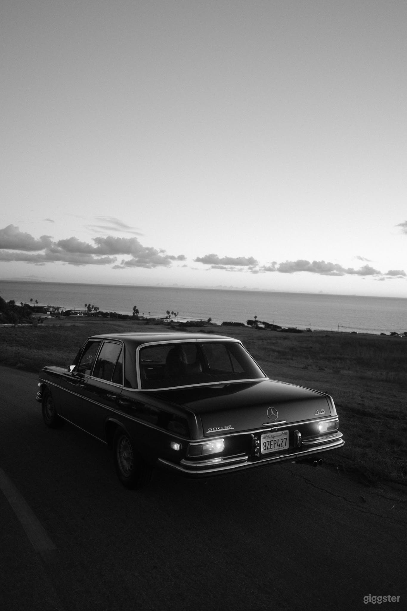 1972 Mercedes-Benz 280 SE Classic Vintage Photo Car Photo 3