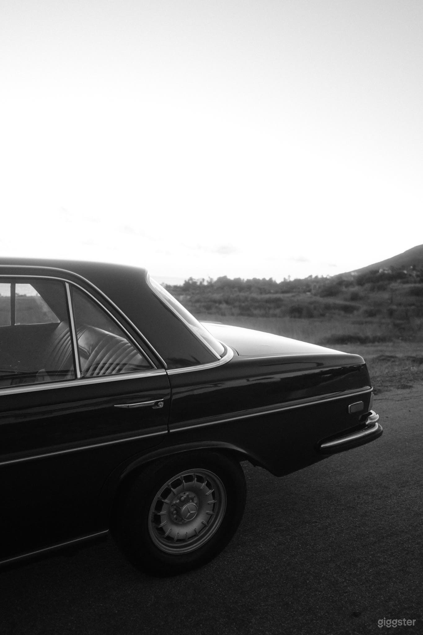 1972 Mercedes-Benz 280 SE Classic Vintage Photo Car Photo 2