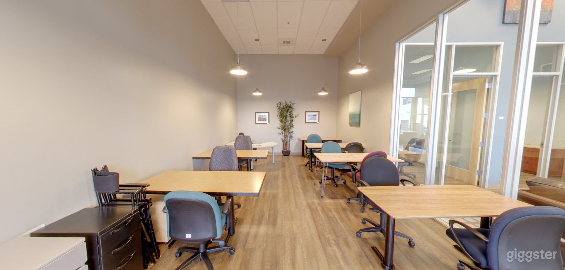 Large and Spacious Meeting Room in San Rafael Photo 1