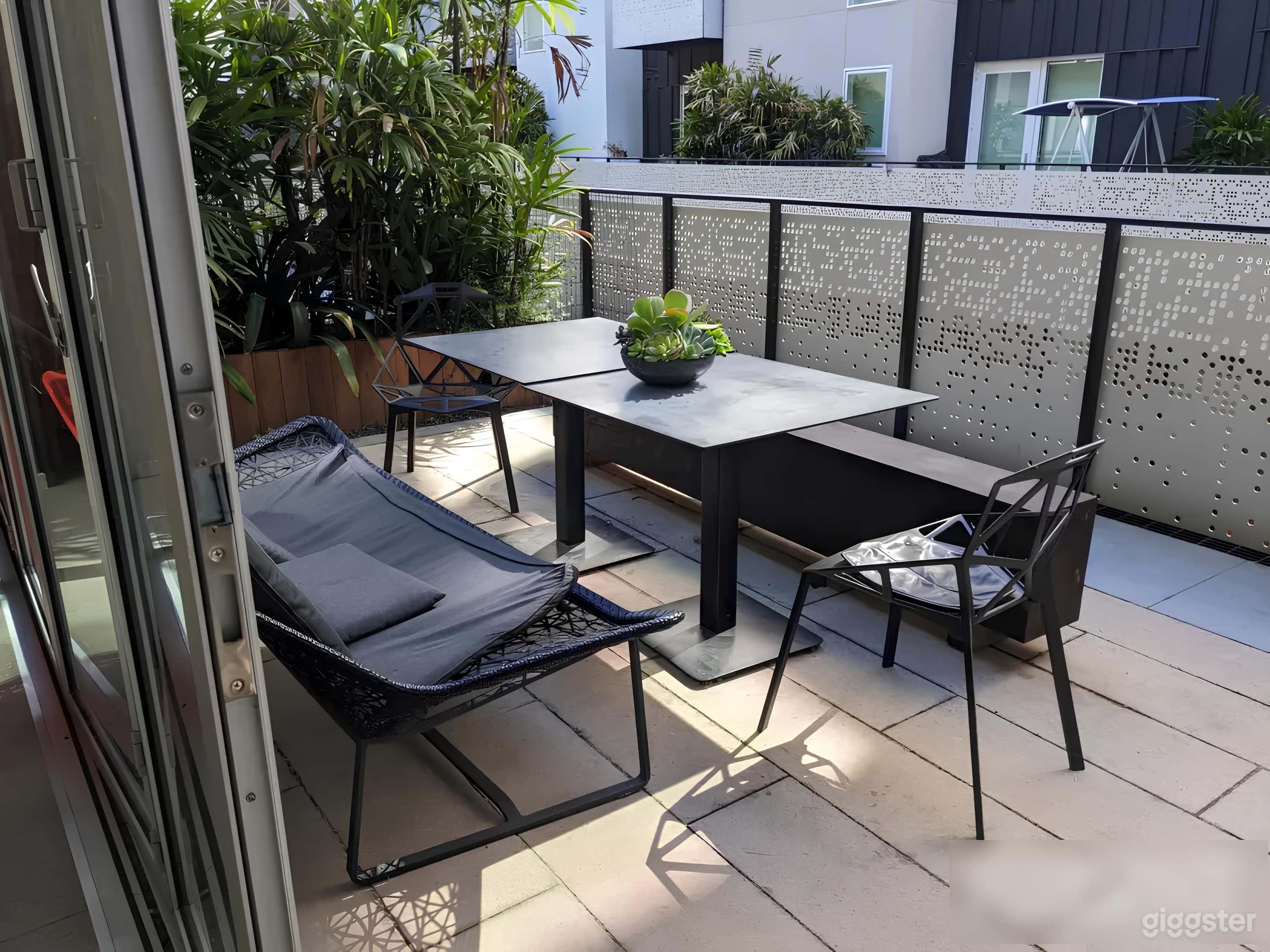 Bright, Versatile Lounge with Chef Kitchen Photo 4