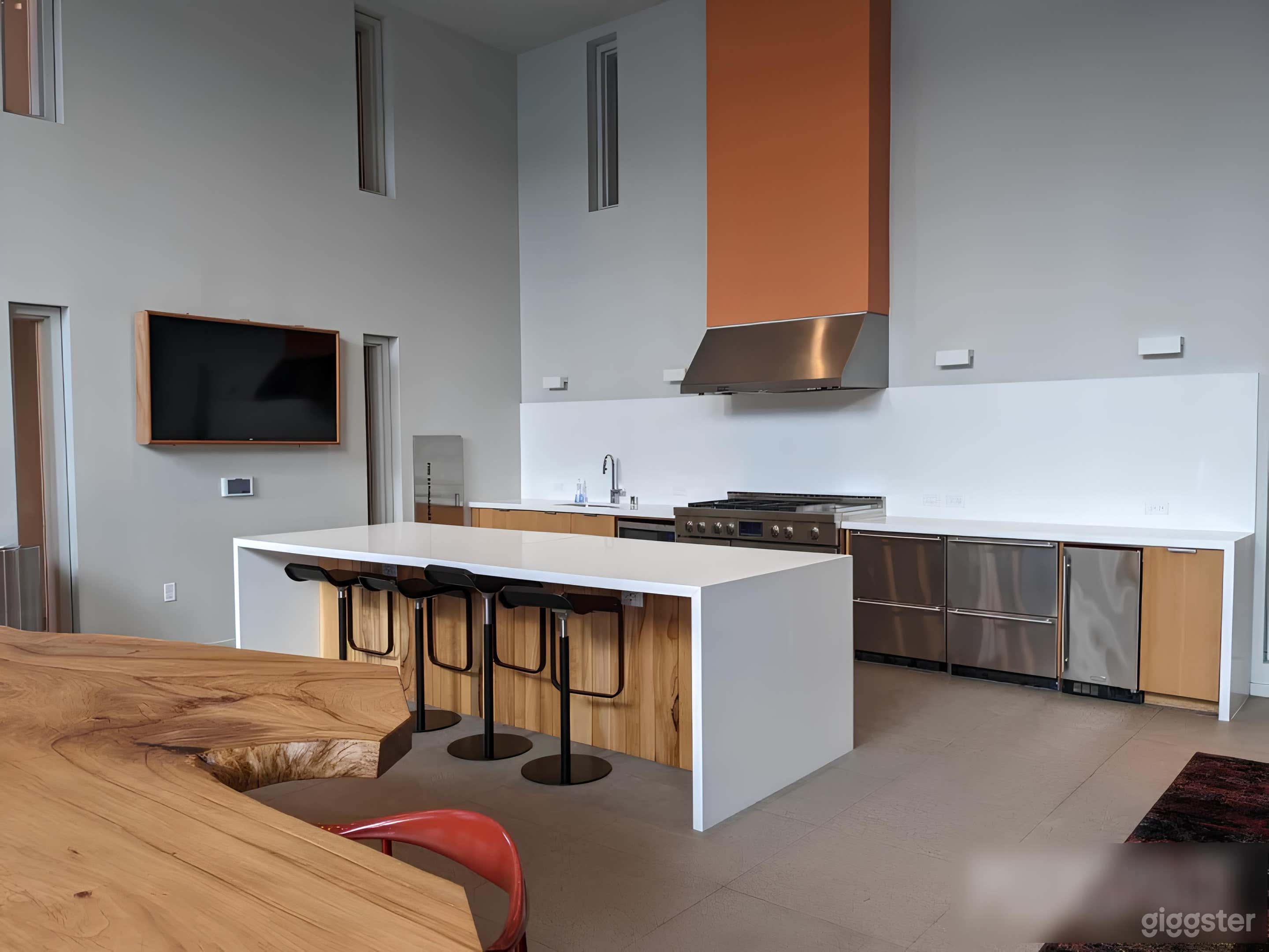 Bright, Versatile Lounge with Chef Kitchen Photo 3