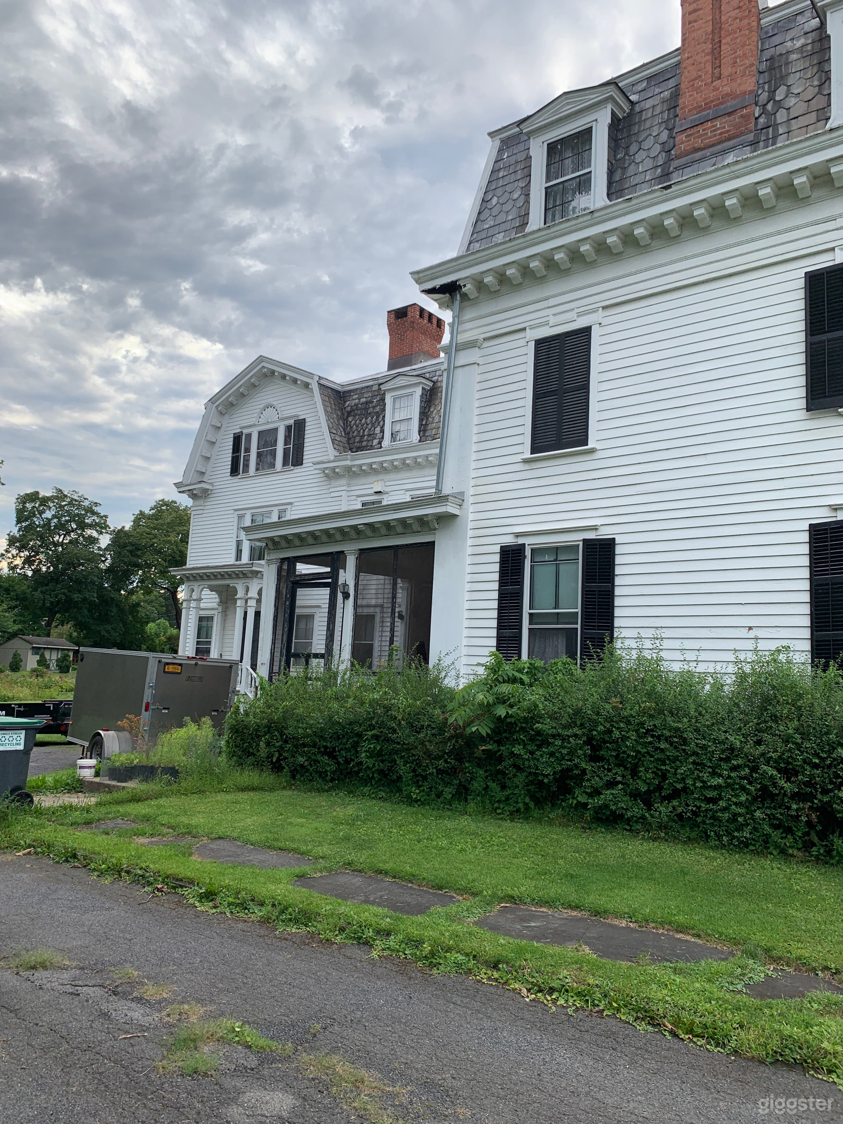 Great Spooky Spacious House Photo 2