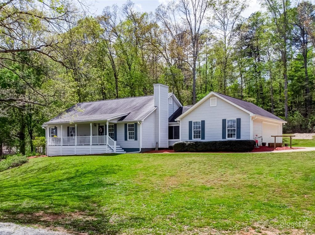 Beautiful Movie Ranch Photo 3