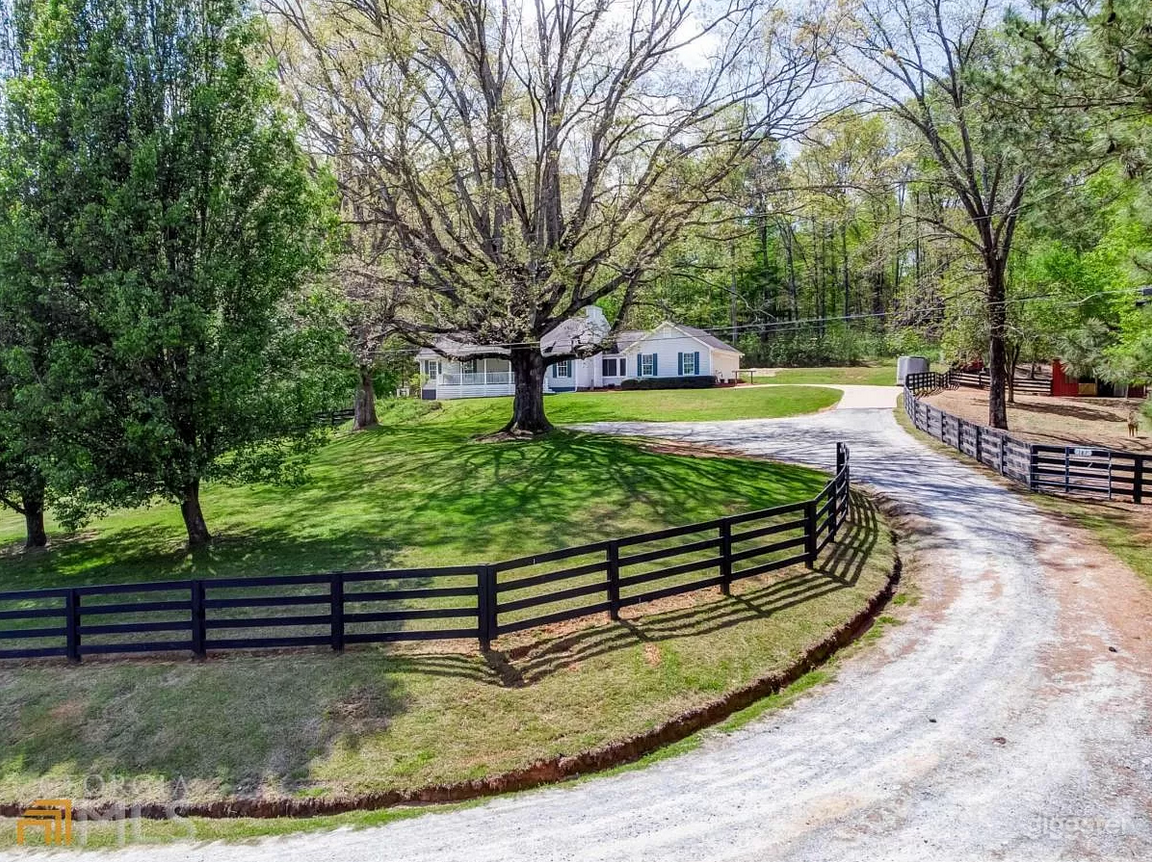 Beautiful Movie Ranch Photo 1