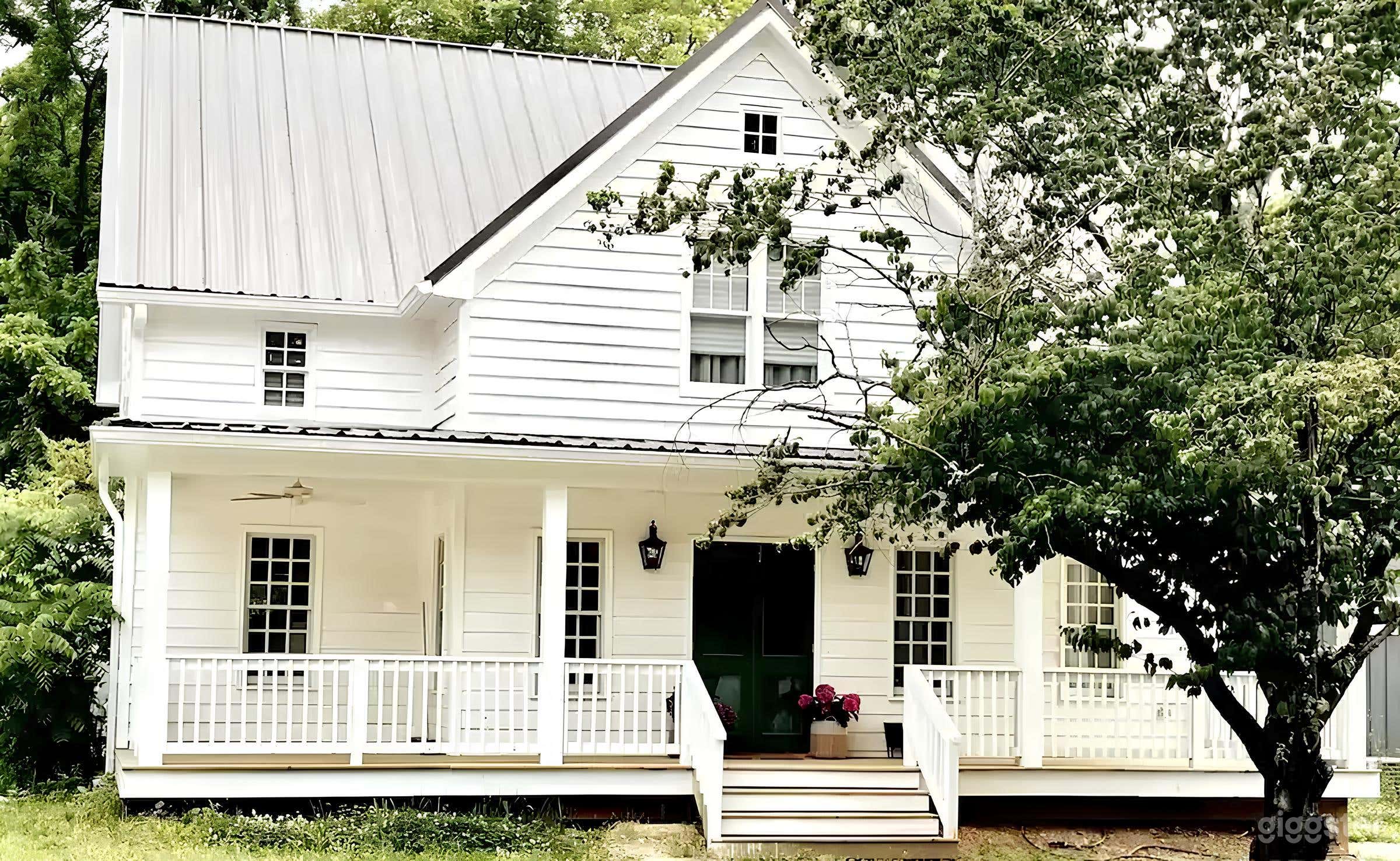 East Mordecai 4-Bedroom Farmhouse Photo 1