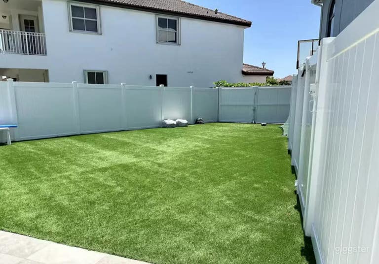  Private Pool Retreat with Spacious Outdoor Lounge 